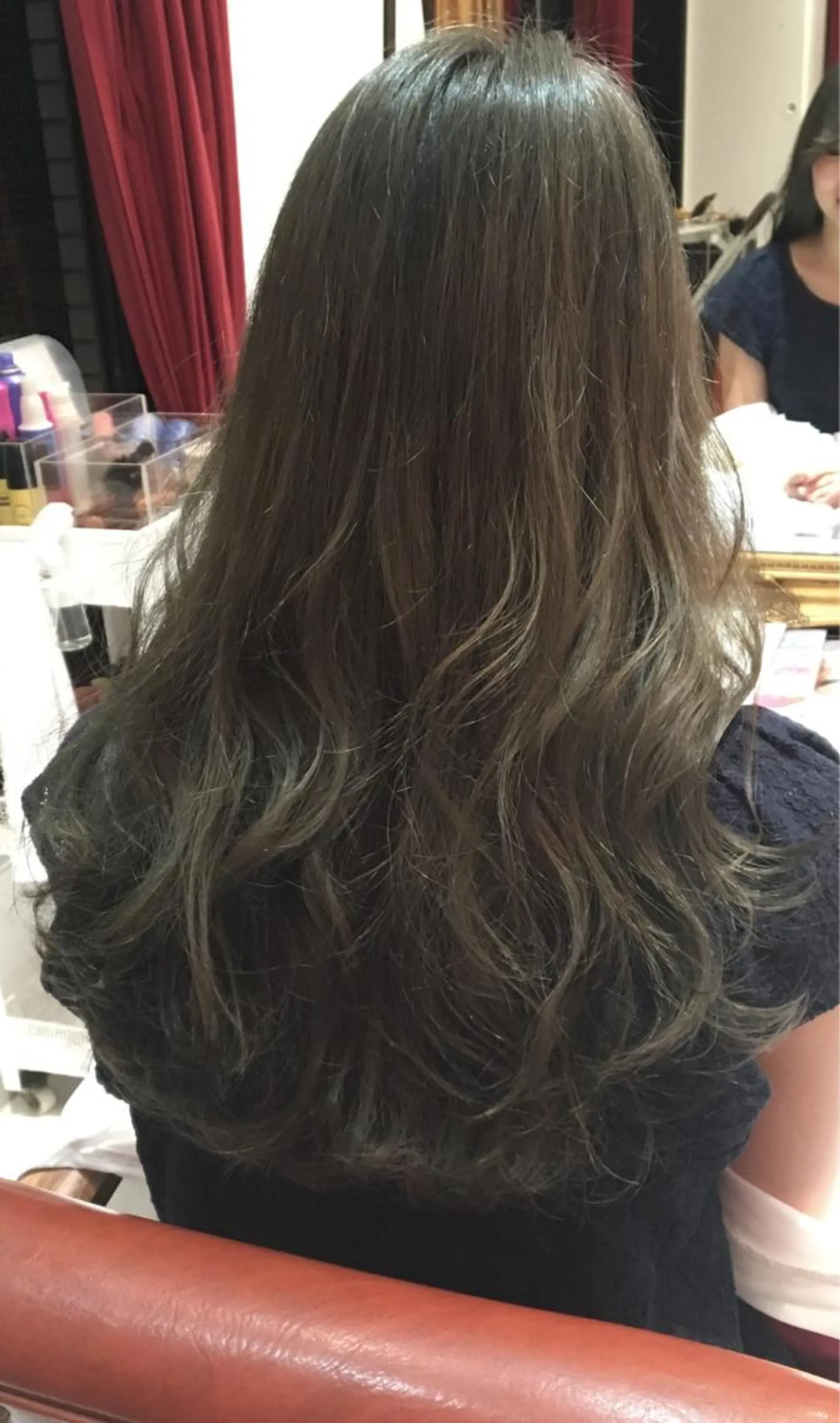 ロング カラー THE DAY所属・AKI HASHIMOTOのヘアスタイル