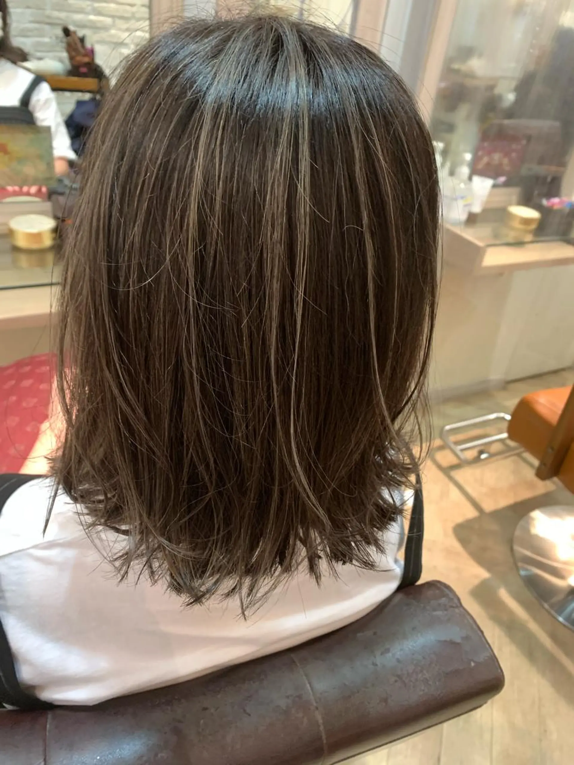 ミディアム カラー coupe ciseauxのヘアスタイル