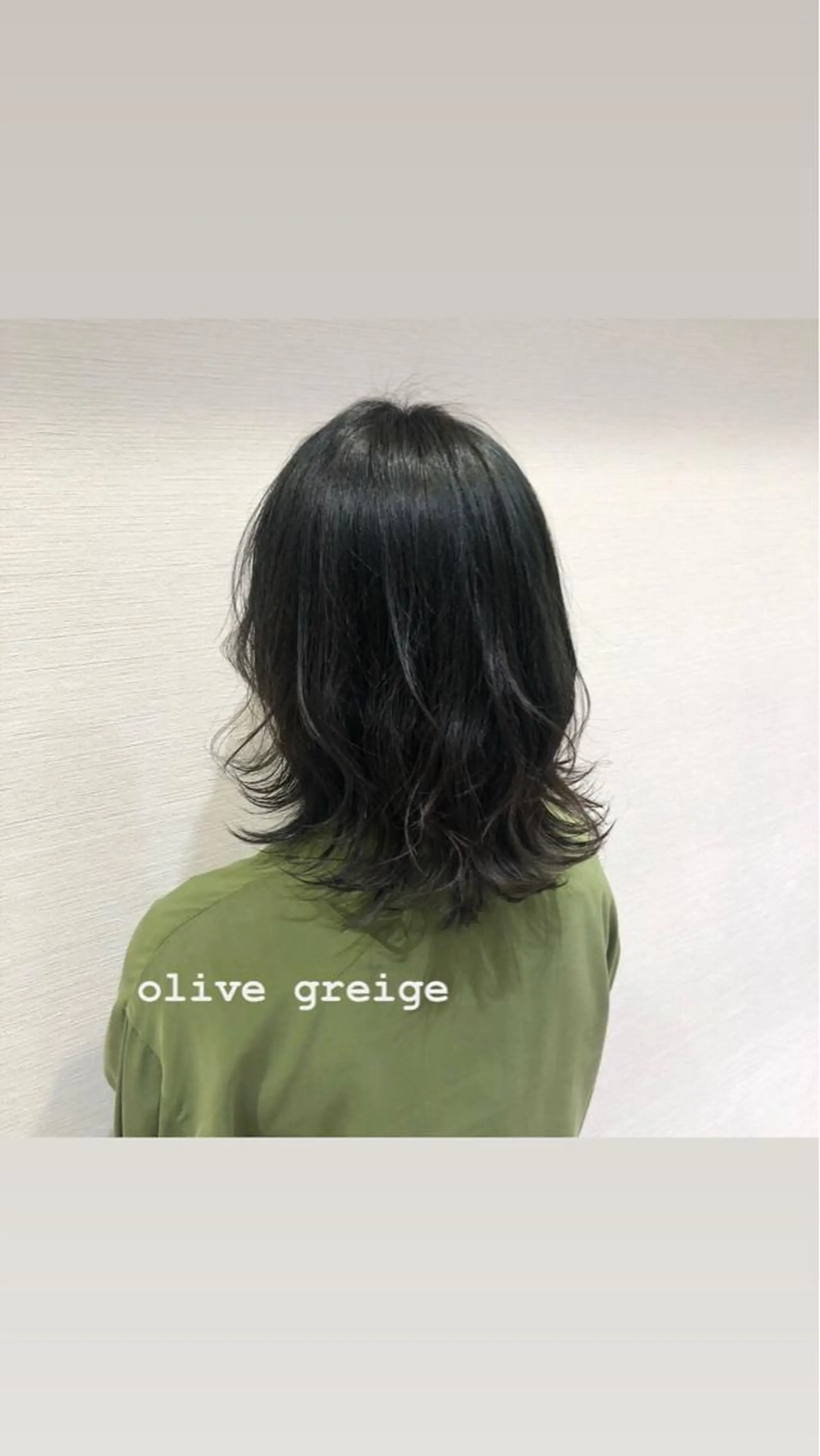 ミディアム カラー 赤阪 優奈のヘアスタイル