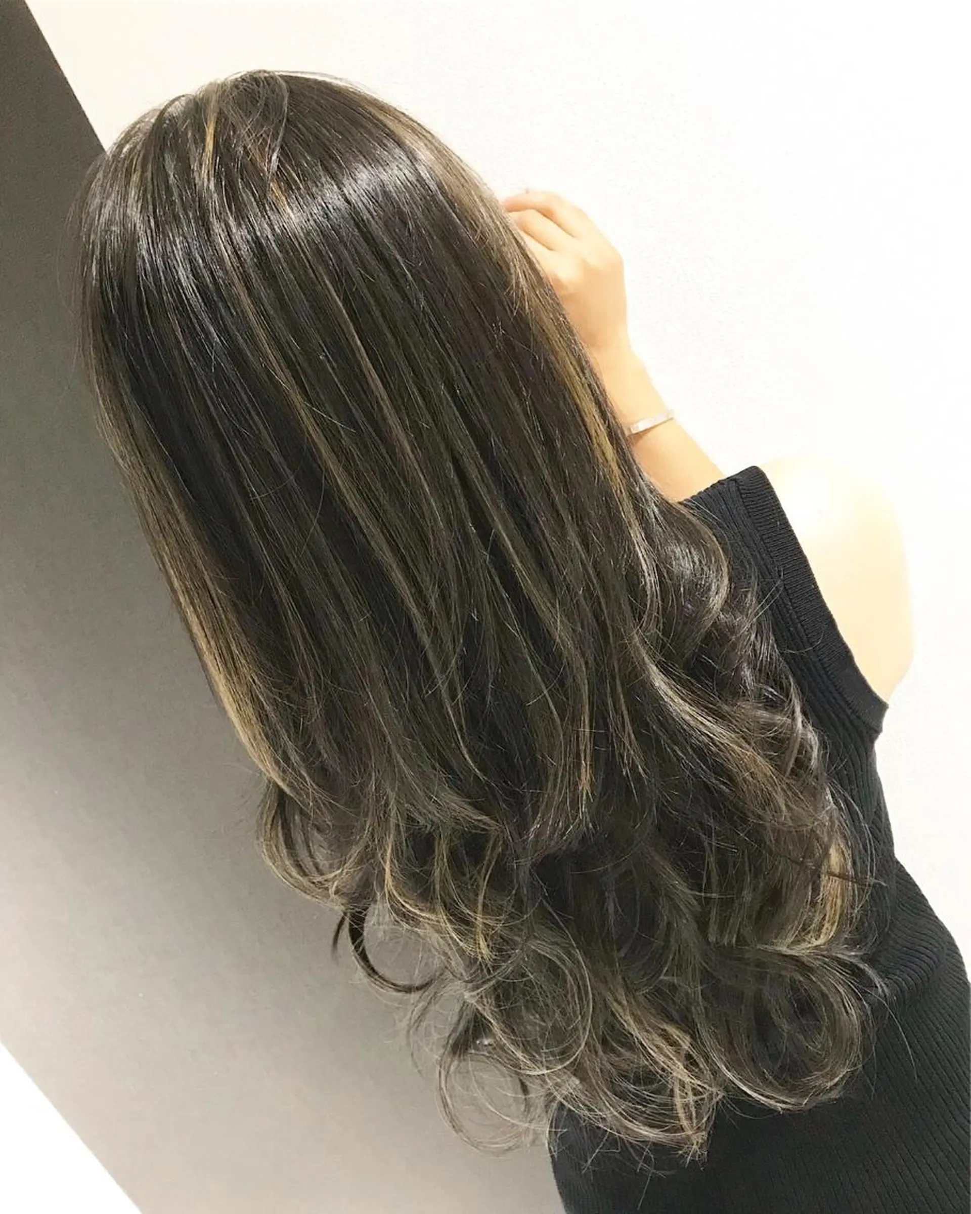 カラー ハイライトカラー 🔹TOMO🔹 圧倒的経験値🔹のヘアスタイル