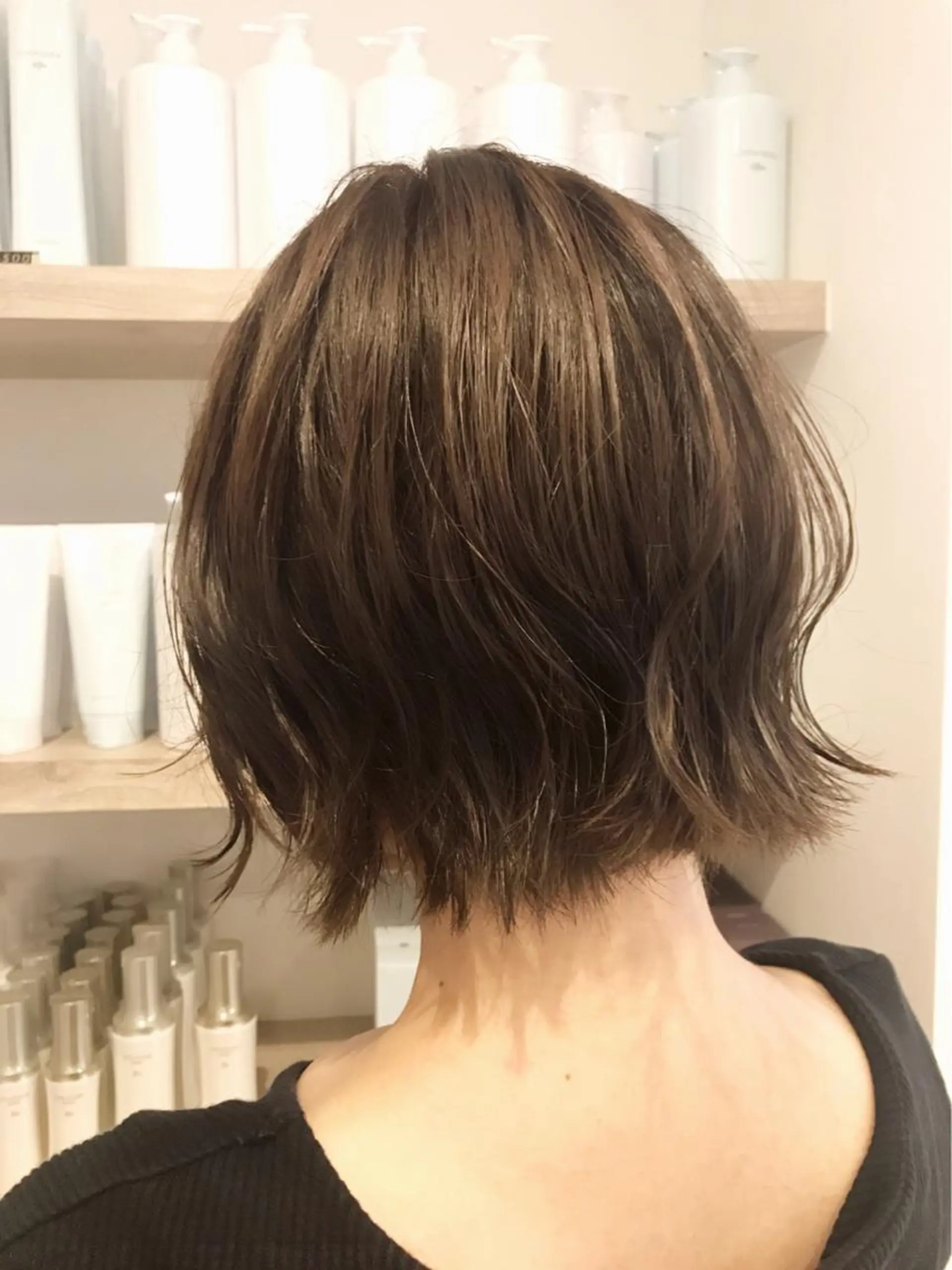 ショート アッシュ 由比藤理子 ブリーチカラー🌈のヘアスタイル