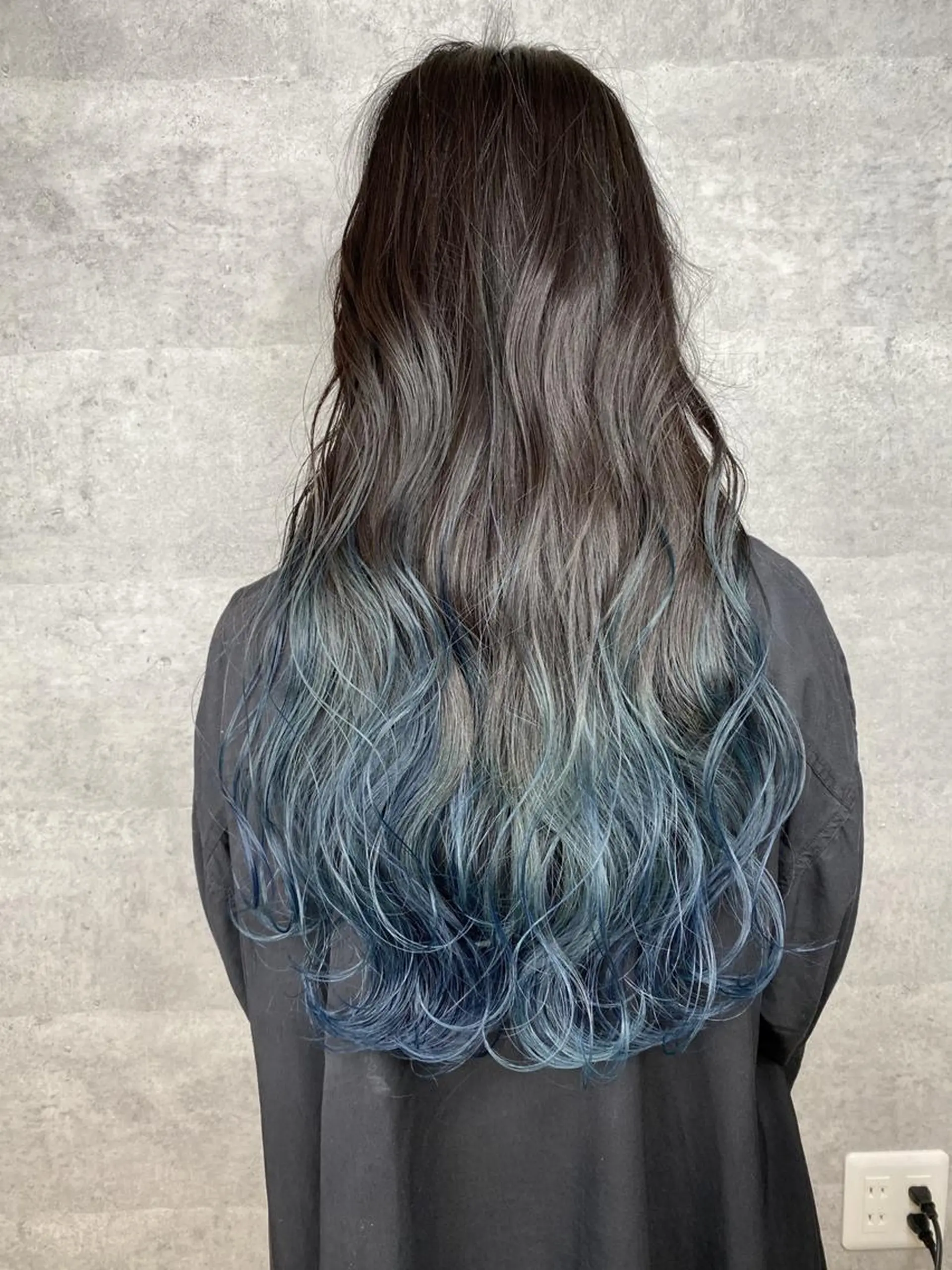 ロング カラー _WHITE 天王寺のヘアスタイル