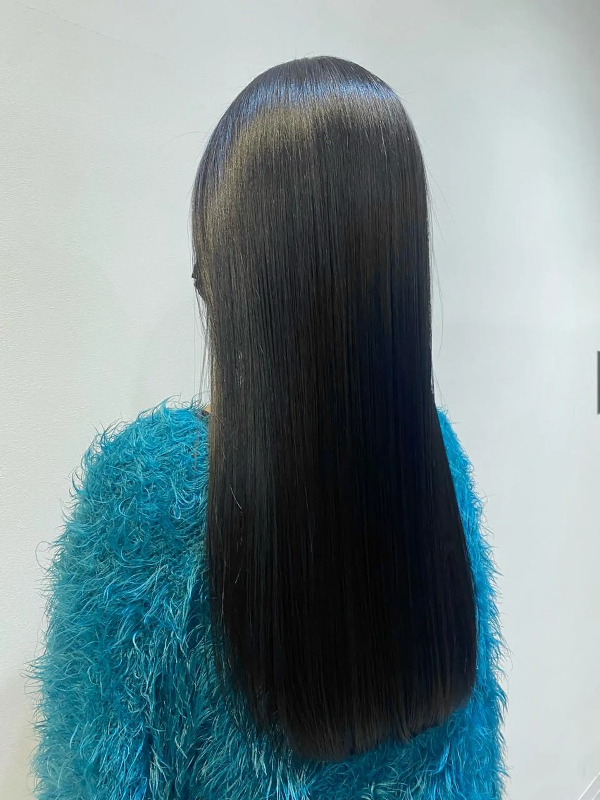 ロング カラー バレイヤージュ 黒髪 ブリーチ ブルーカラー ブルーブラック カット 縮毛矯正 トリートメント ♡オシャ髪♡AI ✂️newi町田のヘアスタイル