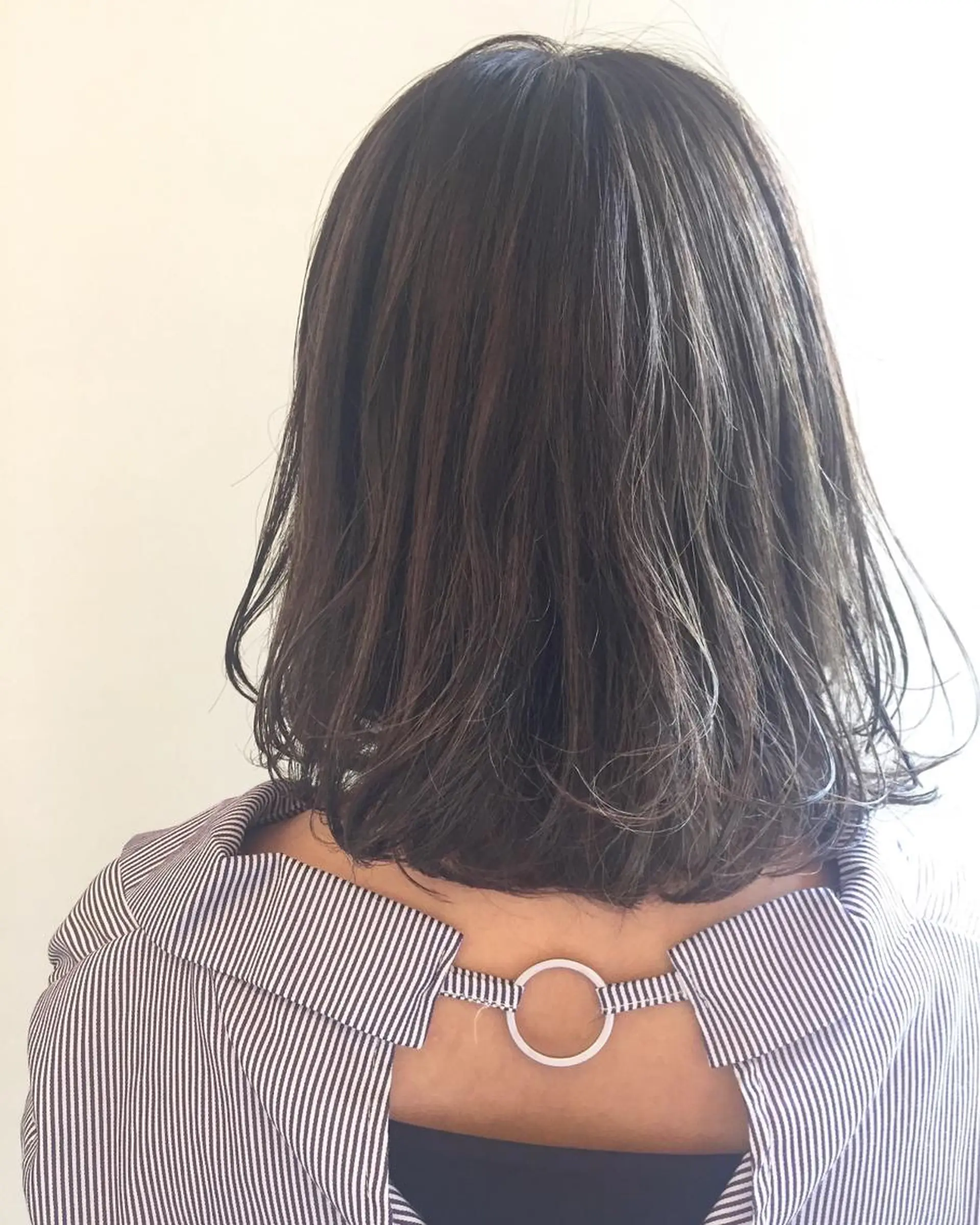 ミディアム カラー グレージュ ハイライトカラー ボブ ハイライト 齋藤 咲のヘアスタイル