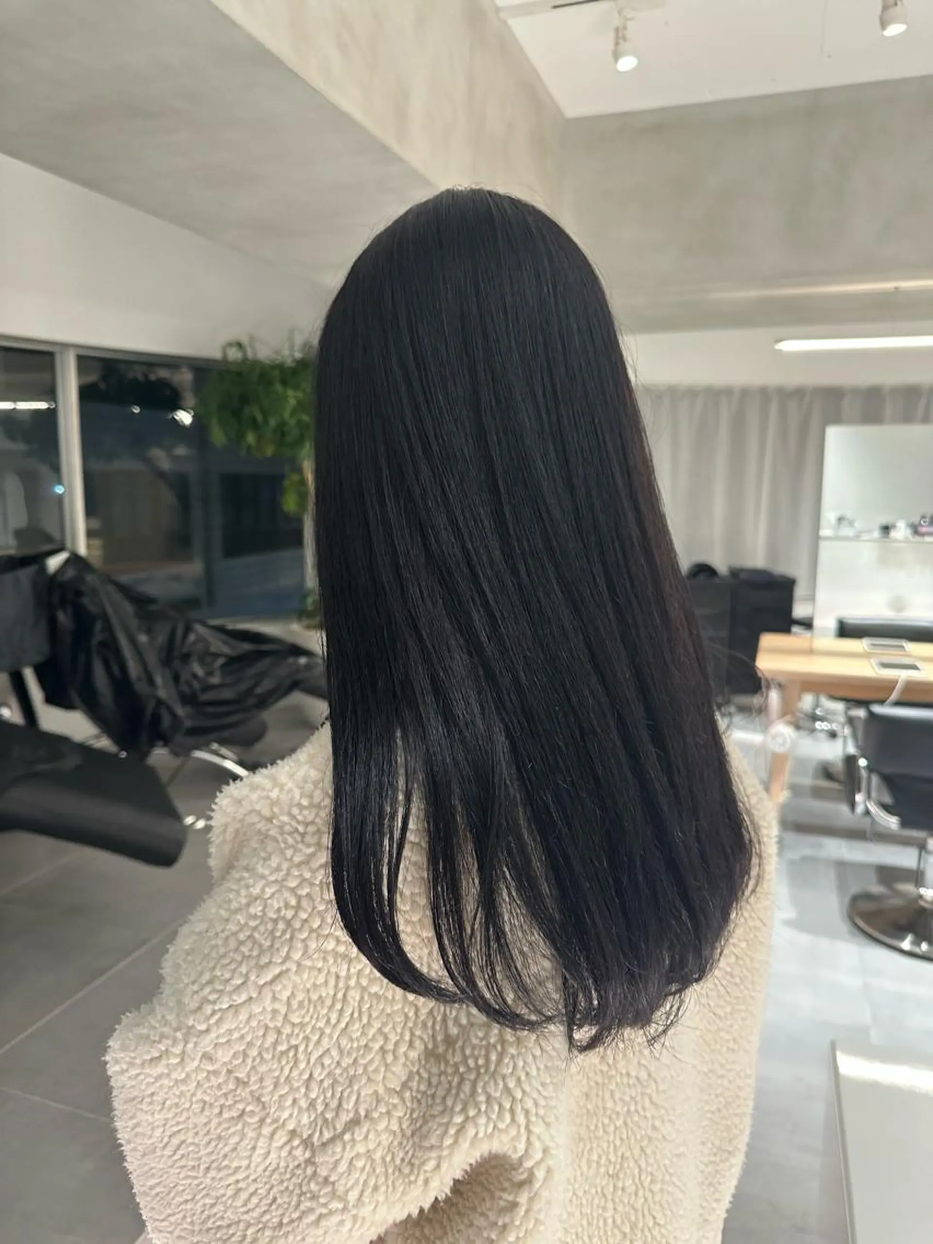 セミロング カラー パーマ トリートメント ヘッドスパ ヘアセット 透ける艶カラー💎 ミオのヘアスタイル