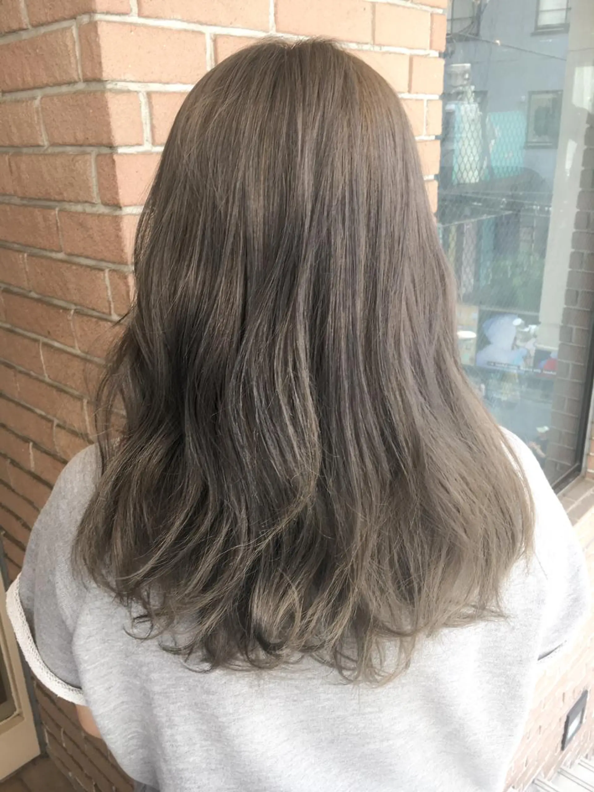 ロング カラー ダブルカラー グレージュ 北條 優輝のヘアスタイル