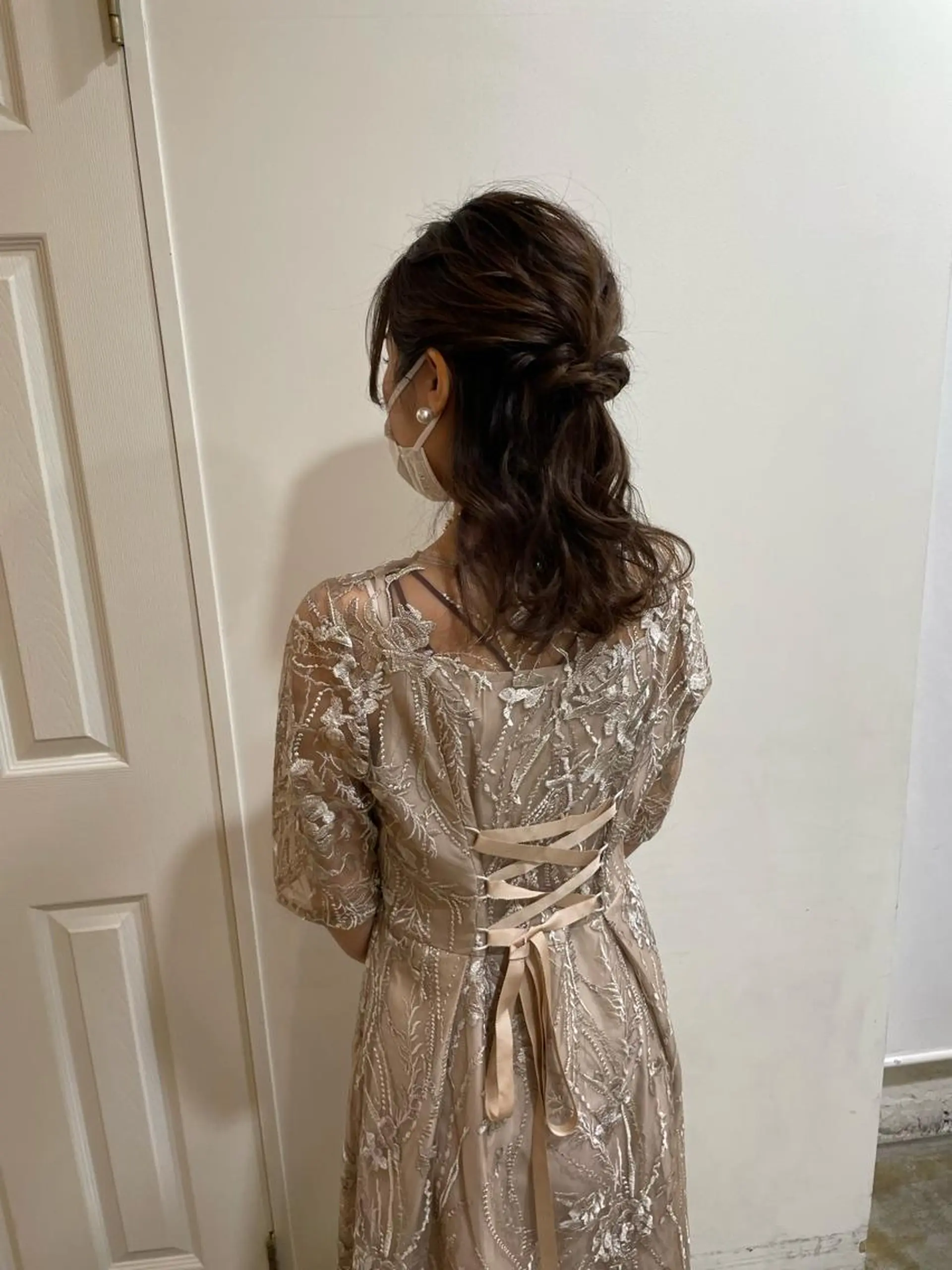 ミディアム カラー ヘアアレンジ ハーフアップ ヘアセット MIOベージュカラー 柔らかいカラーのヘアスタイル