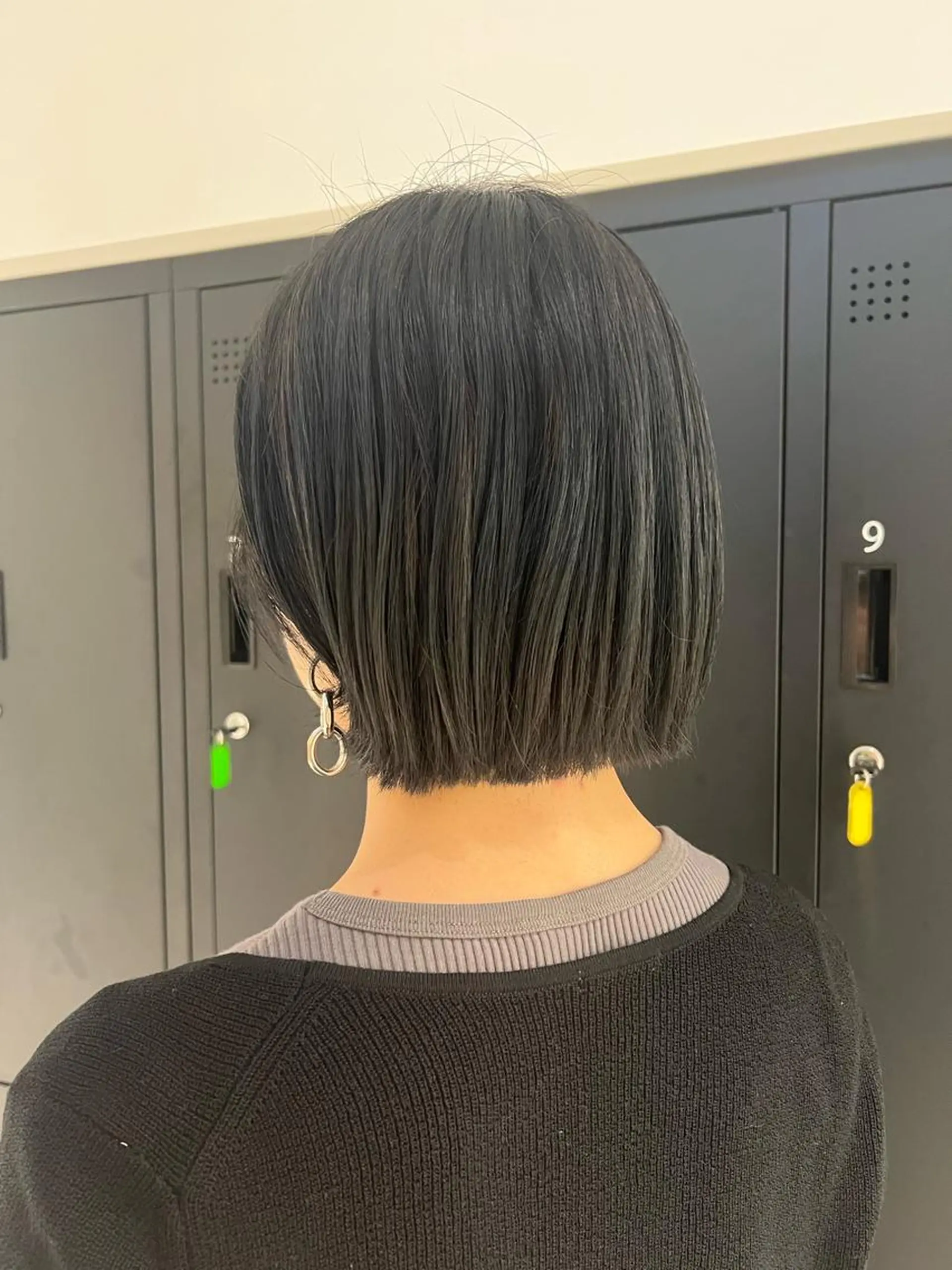 ショート カラー 黒髪 ブルーカラー ブルーブラック ボブ 暗髪カラー🫐パーマ おくだりんかのヘアスタイル