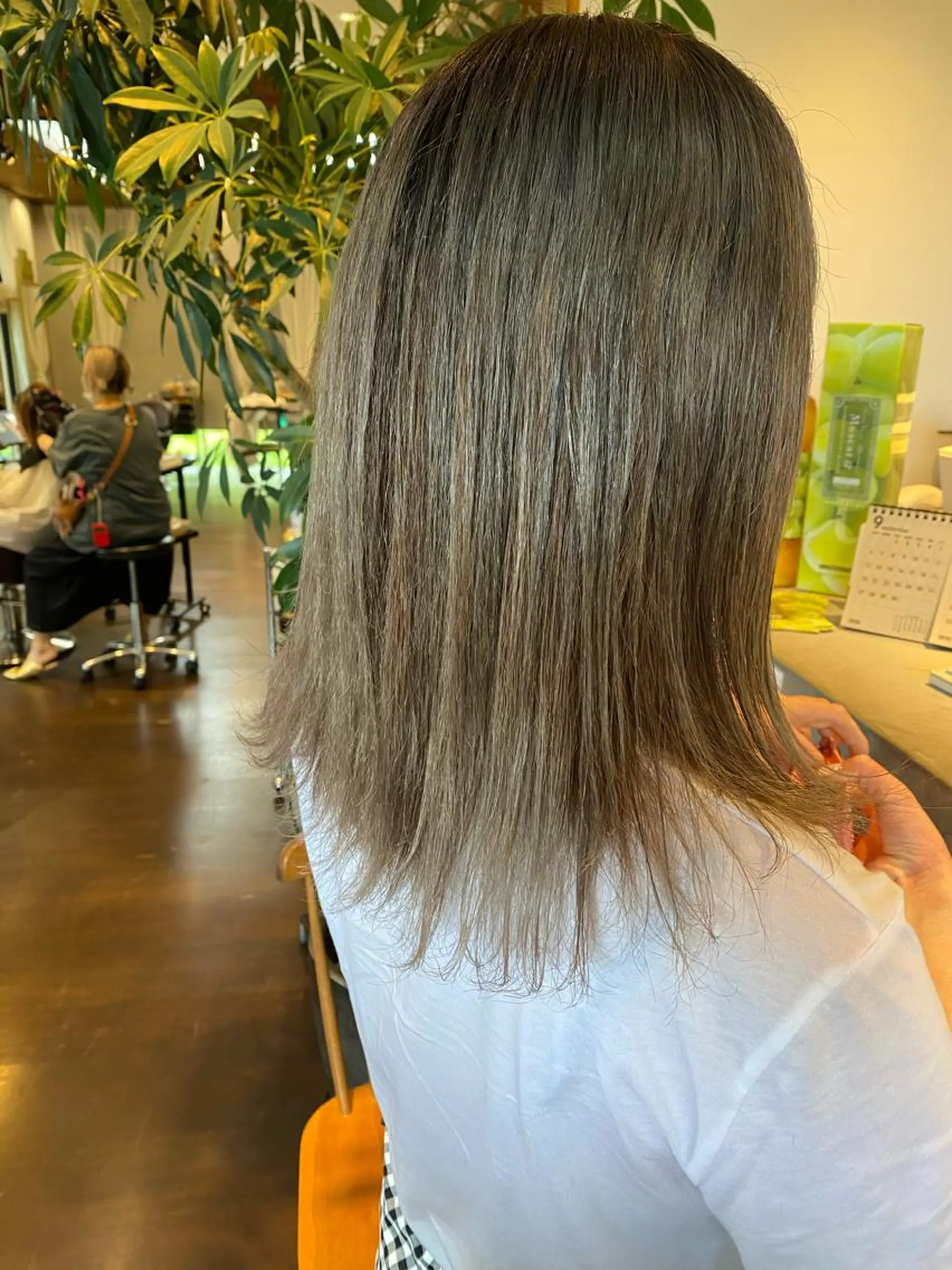 ミディアム カラー アッシュ DEE okazakiのヘアスタイル