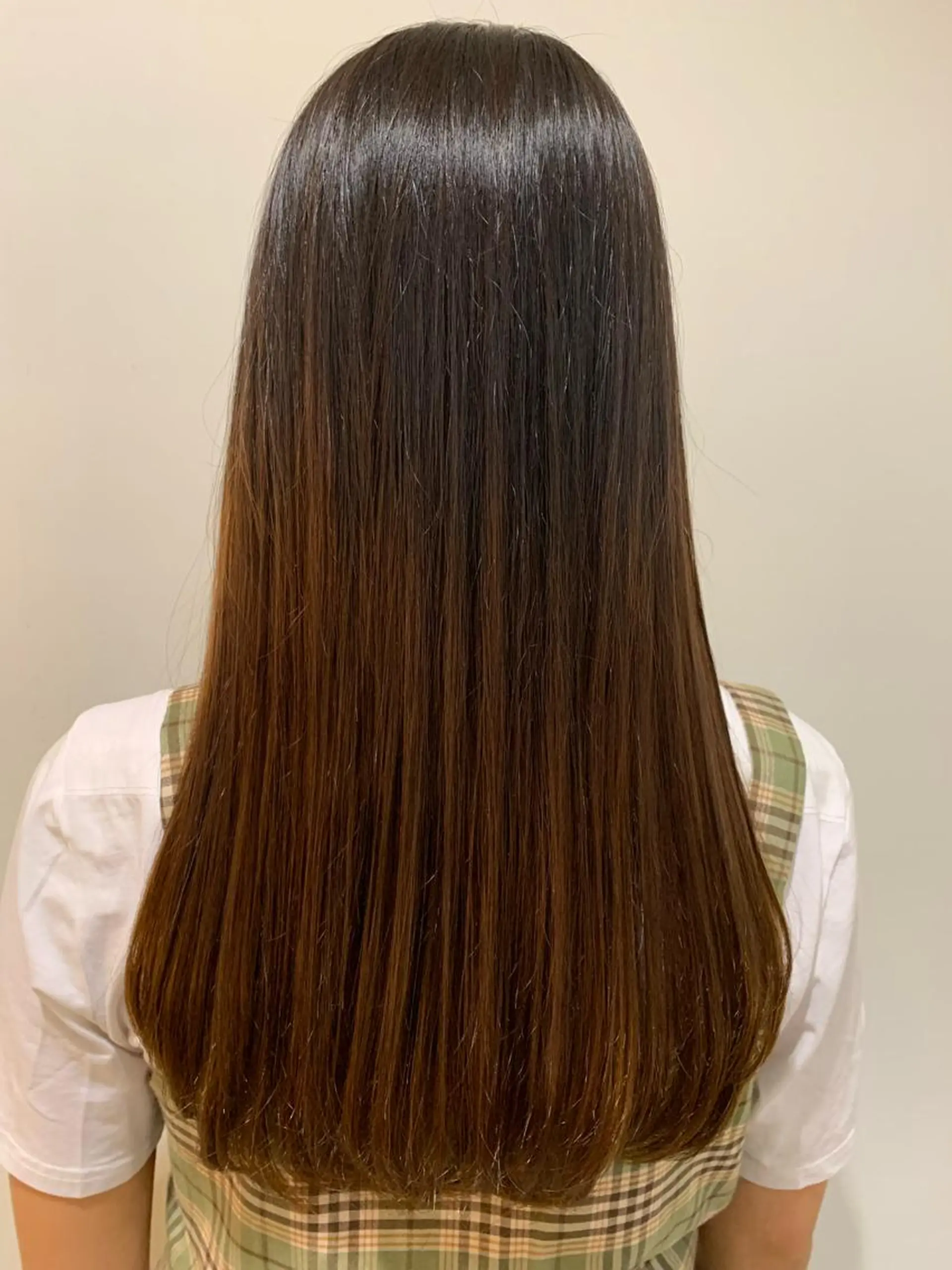 ミディアム トリートメント mei / 艶カラー ミディアム レイヤーのヘアスタイル