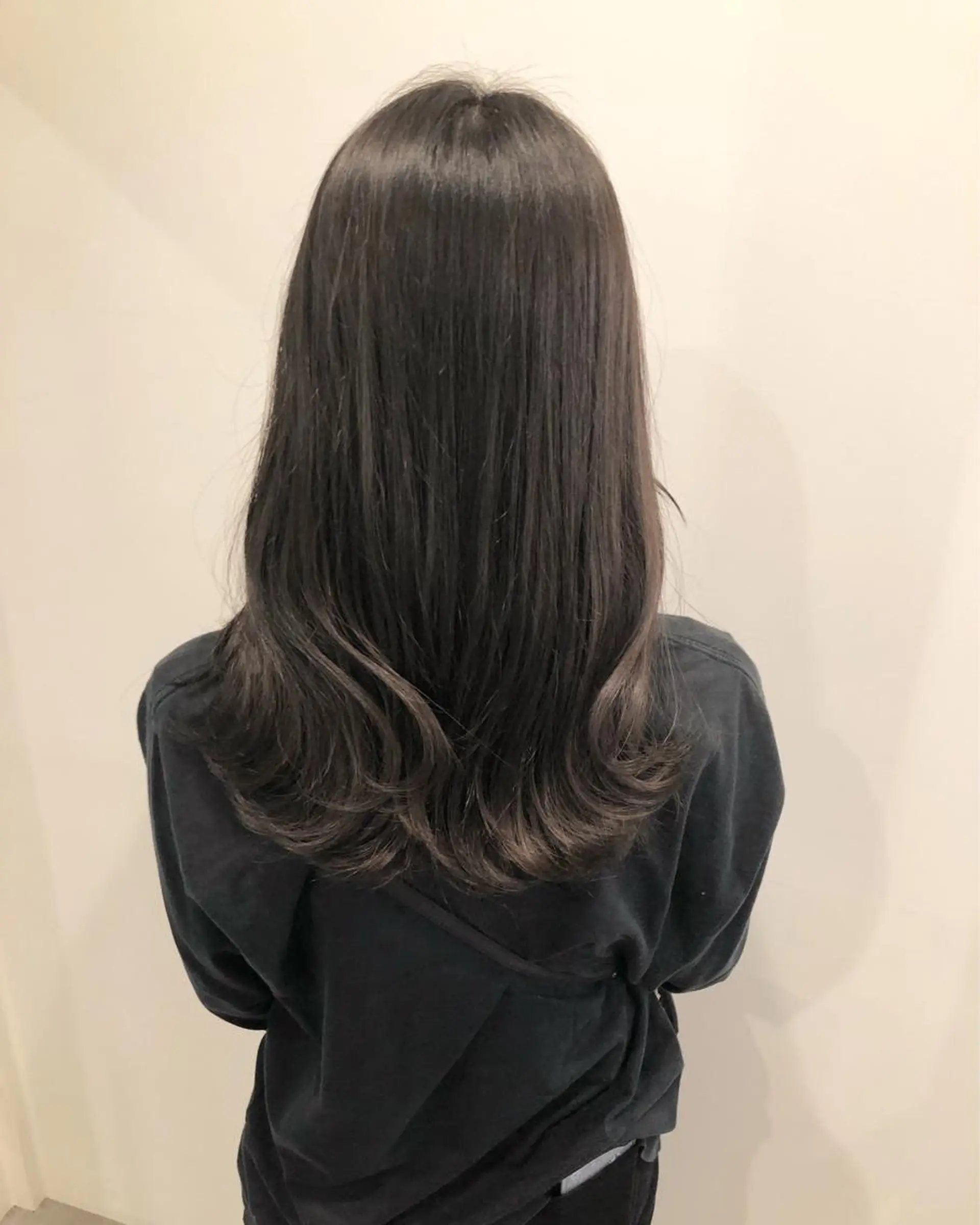 セミロング カラー ダークグレー ニュアンスカラー🫧 加納のヘアスタイル