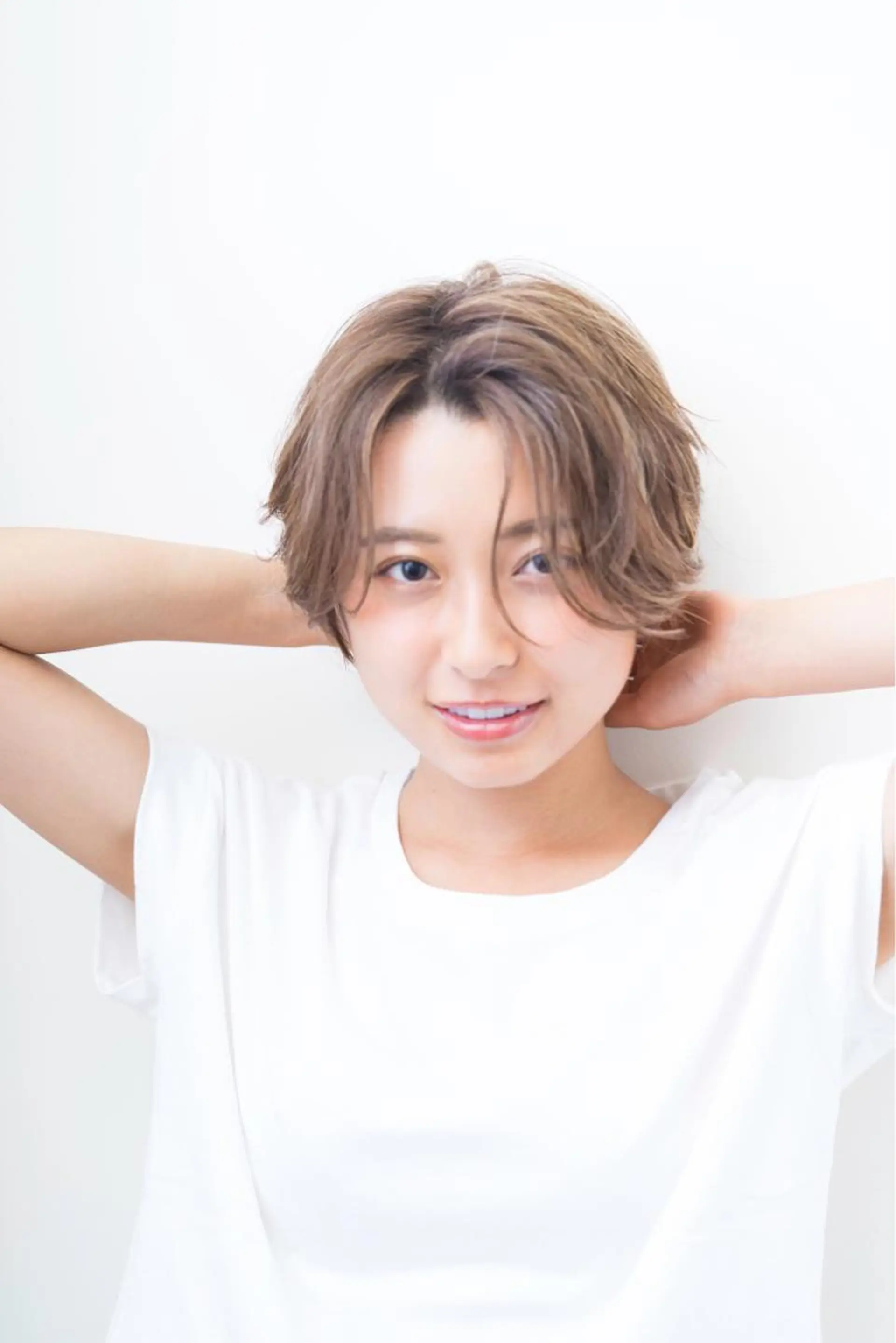 ショート カラー パーマ ヘアアレンジ ショートボブ バレイヤージュ 黒髪 グラデーションカラー グレージュ 【ツヤ髪美容師】 ツダケイスケのヘアスタイル