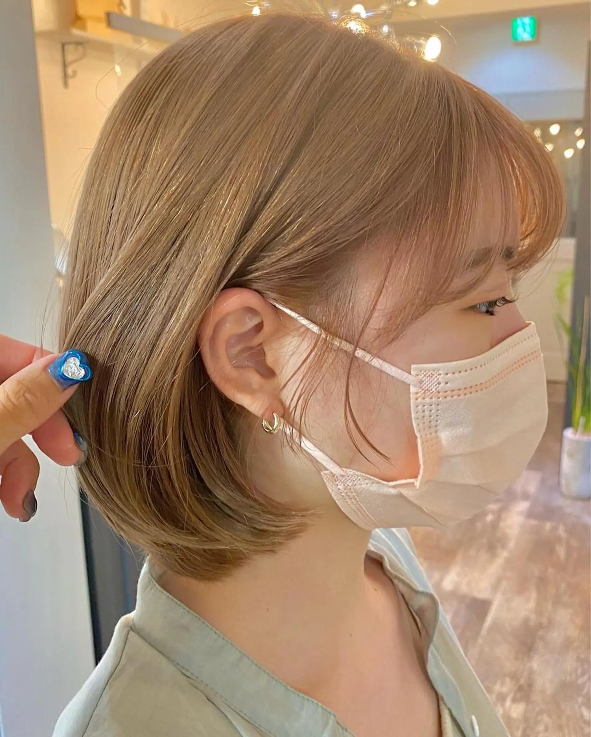 ショート カラー 梅田ハイトーン チダ ヒナノのヘアスタイル