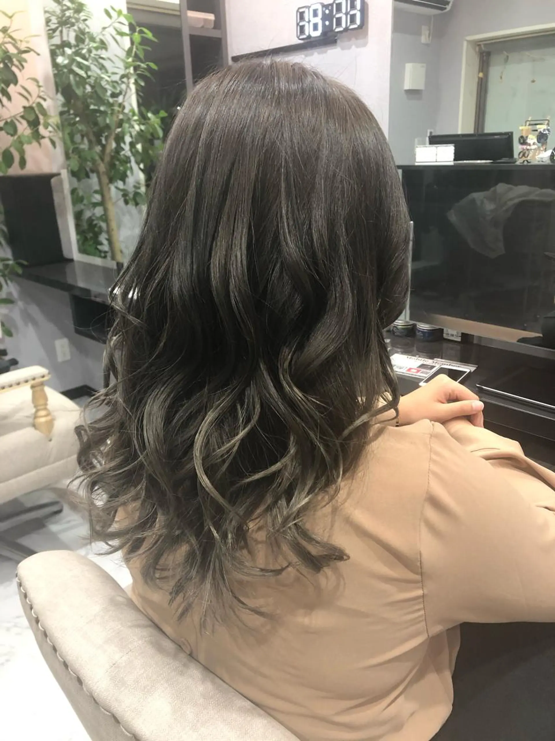 セミロング カラー ヘアカラー FAVORE 【ファヴォーレ】のヘアスタイル