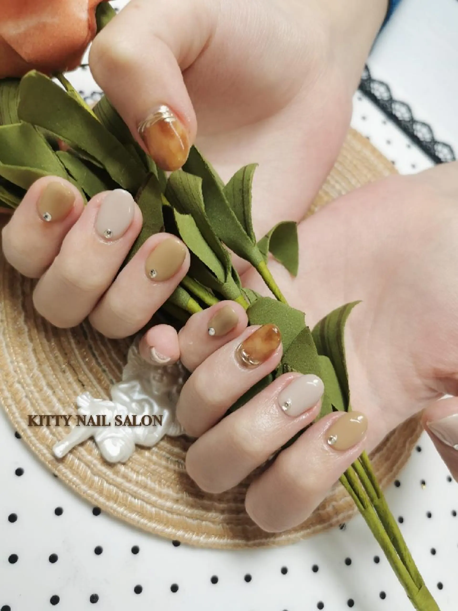 ネイル ストーンネイル kitty nail salonのネイルデザイン