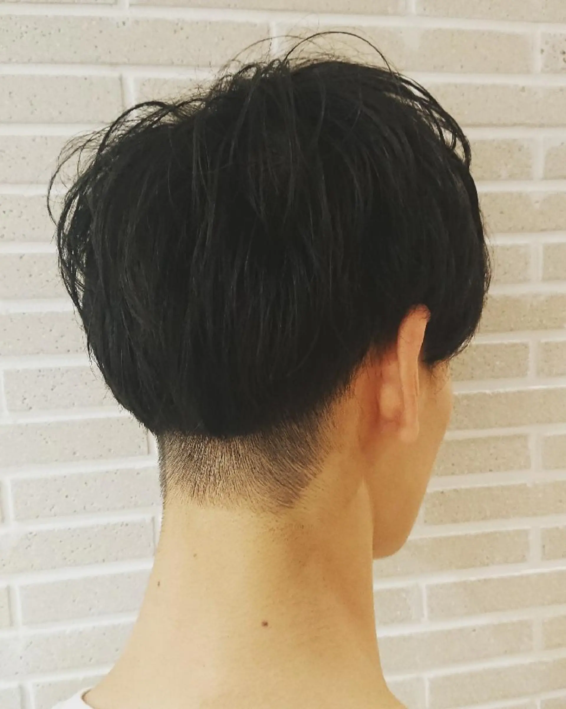 メンズ マッシュ 刈り上げ ブリーチ/ヘアケア/ 艶髪/イギチハルのヘアスタイル