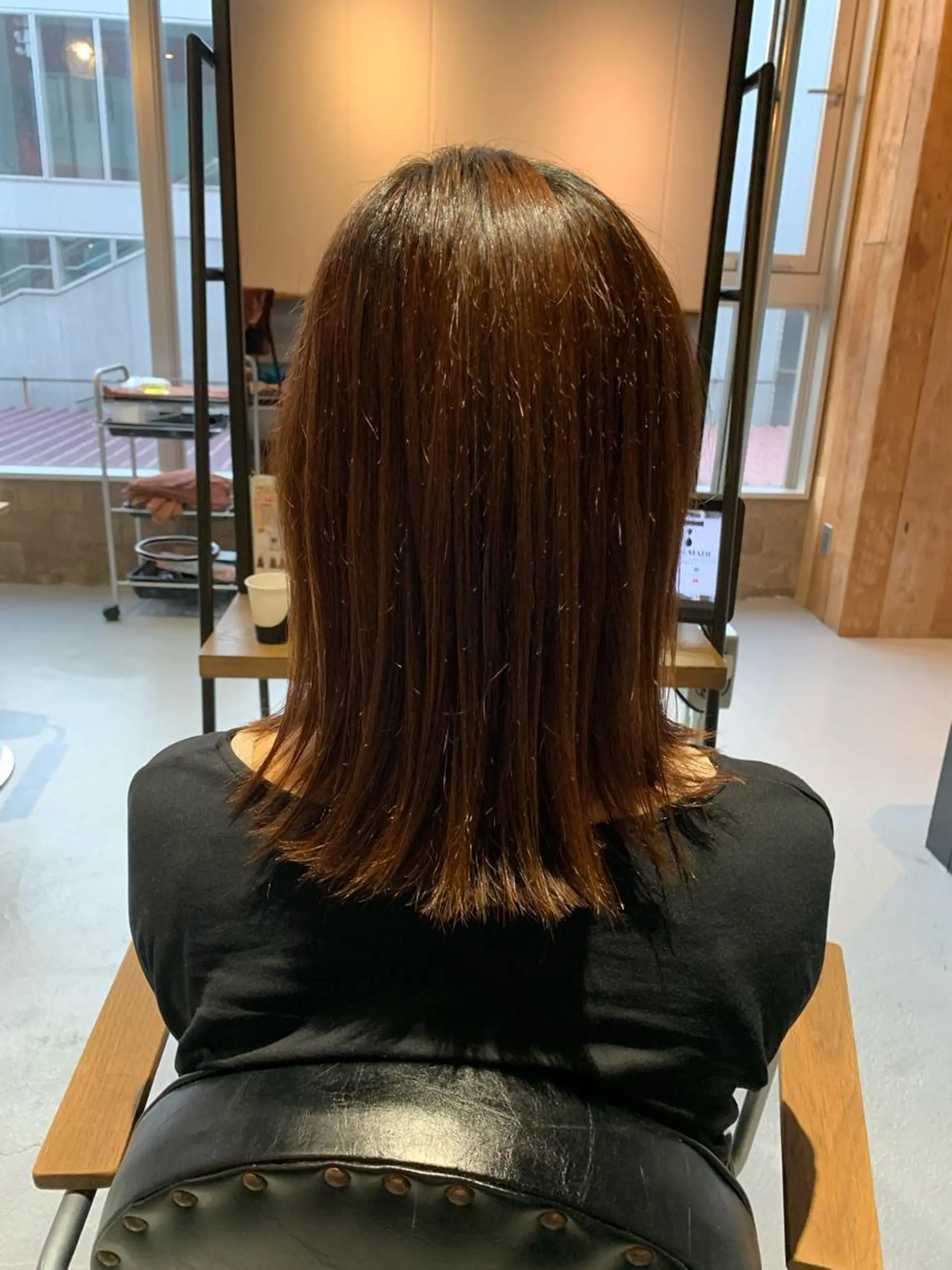 ミディアム 縮毛矯正 髪質改善＆ハイトーンカラー Cica神戸三宮元町店所属・福田 美波のヘアスタイル