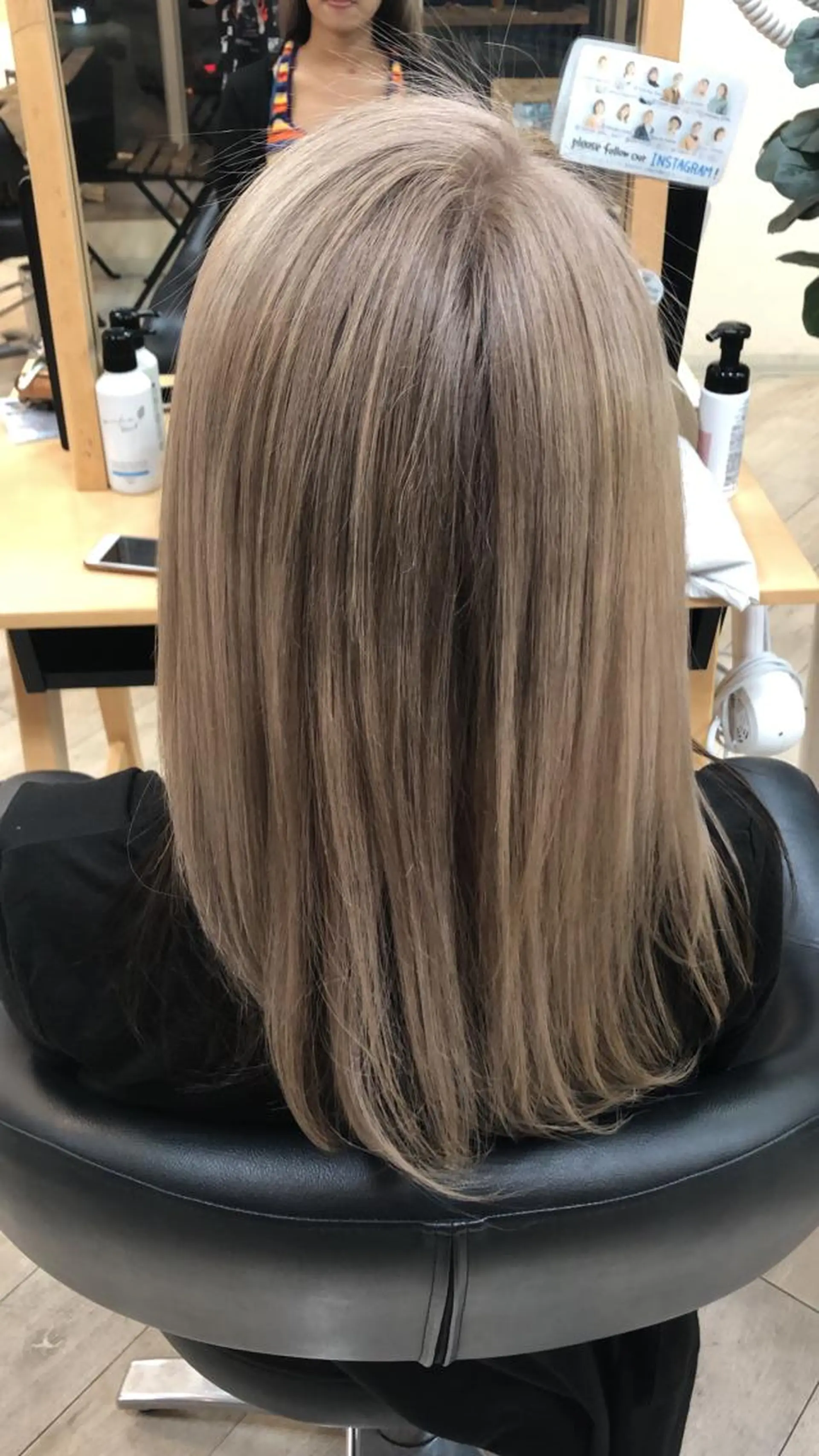 セミロング インナーカラー👾 Chibiのヘアスタイル