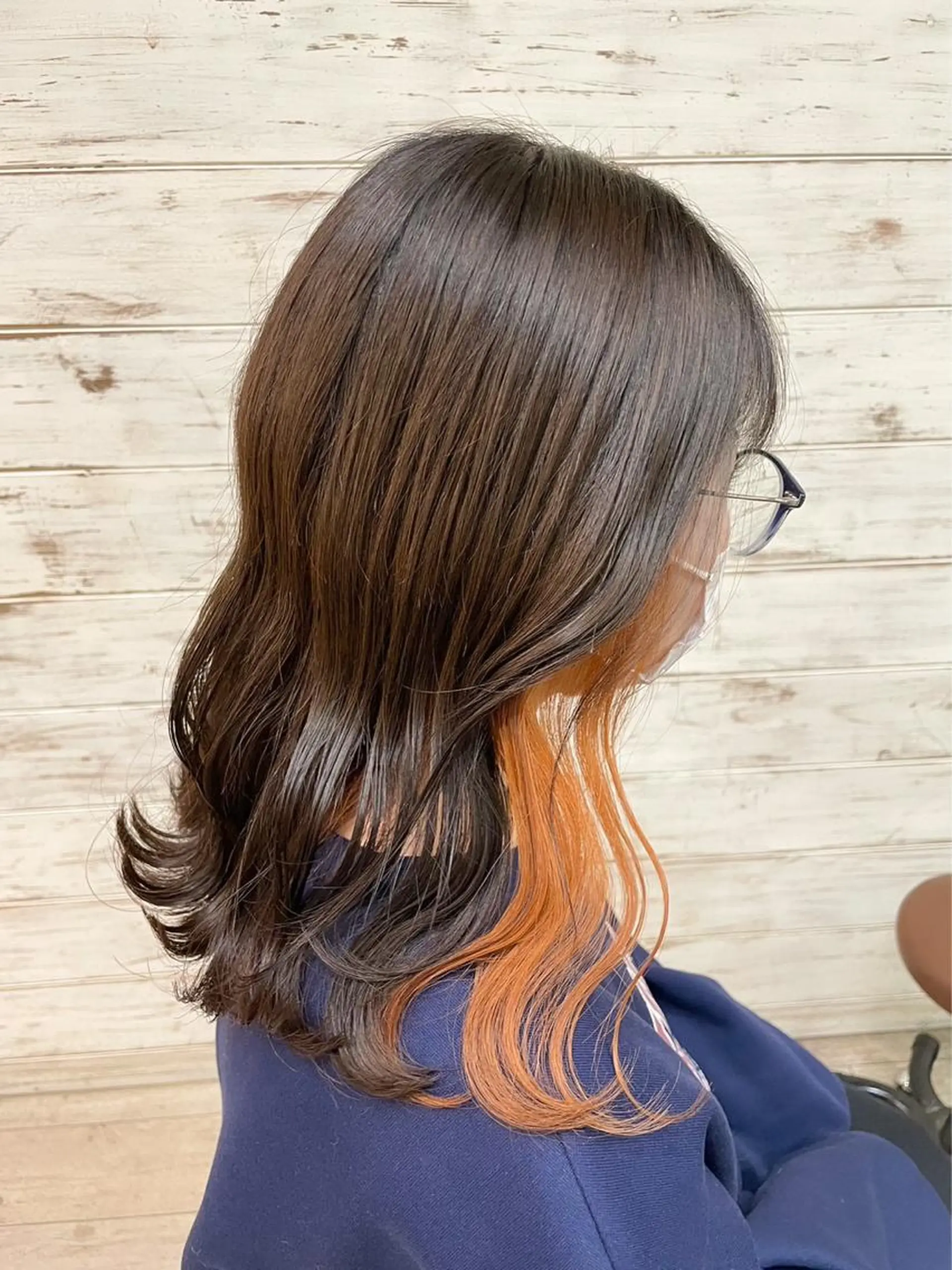 ミディアム カラー ヘアアレンジ 透明感カラー インナーカラー オレンジ カット ヘアカラー イワタ マハ/ minim hairのヘアスタイル