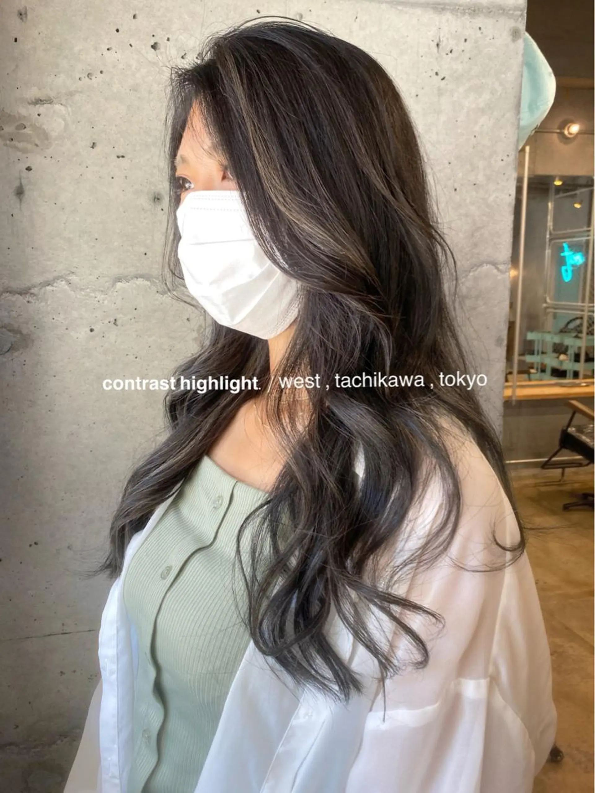 ロング カラー 黒髪 ブリーチ ブルーカラー ブルーブラック ケアブリーチ 竹嶌 健吾のヘアスタイル