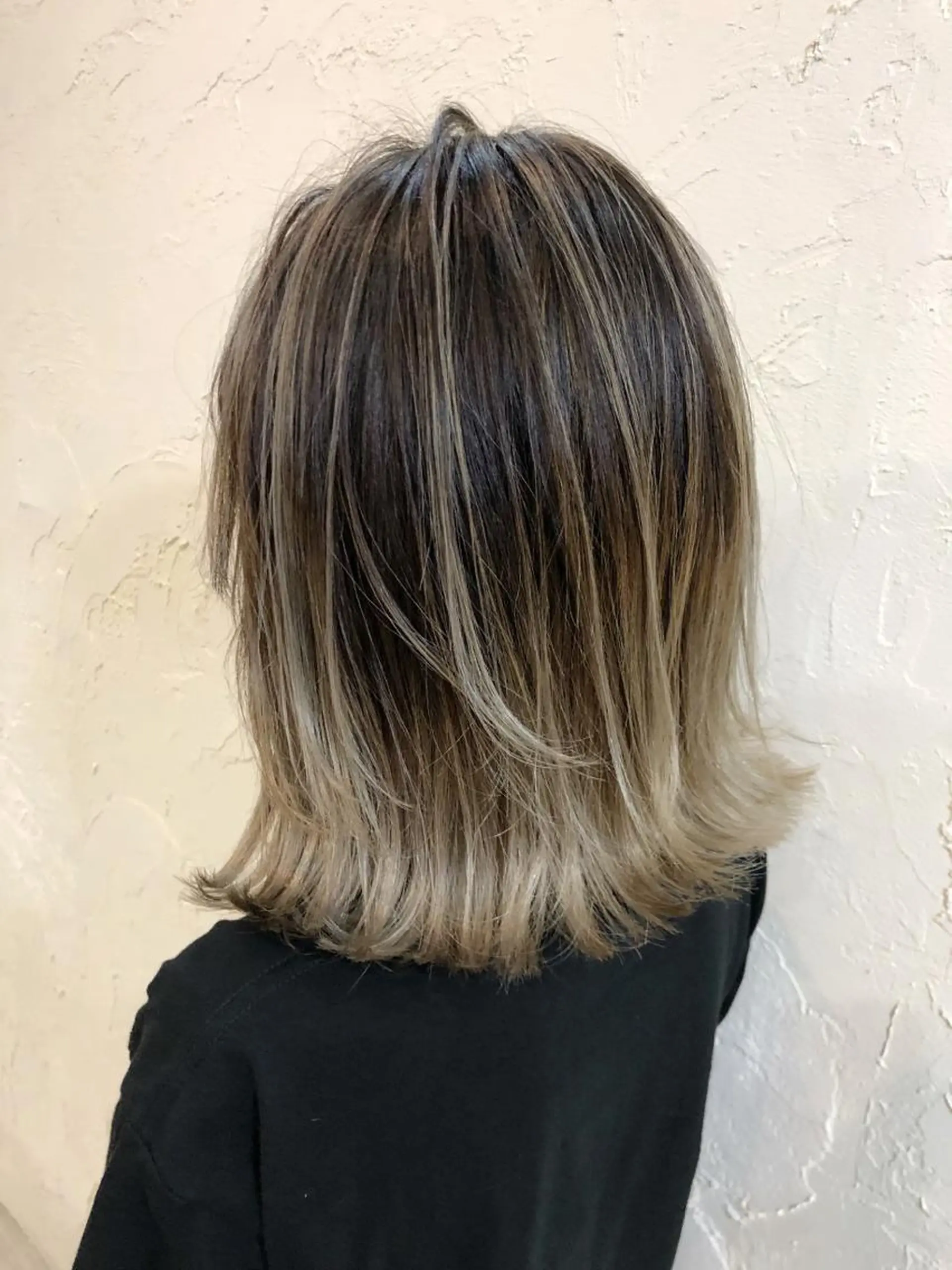 ミディアム カット ヘアカラー 韓国レイヤー外国人風 透明感カラー髪質改善のヘアスタイル