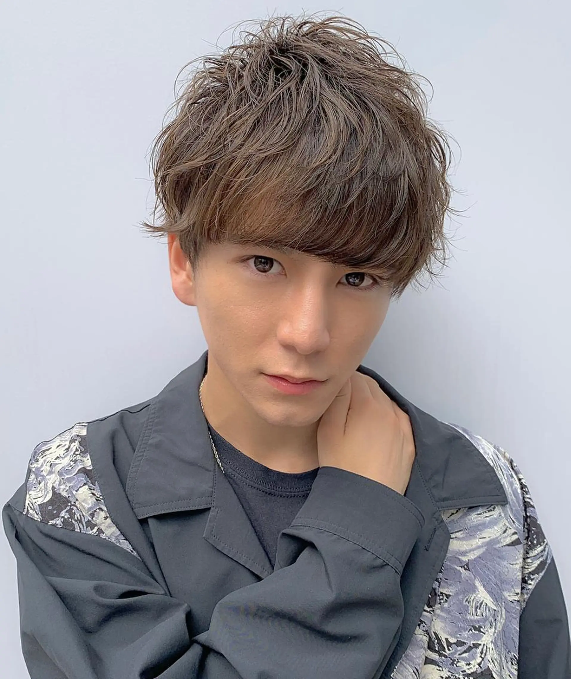 ショート カラー パーマ ヘアアレンジ メンズ マッシュ 刈り上げ アッシュ アッシュブラウン ブラウンカラー NOGYI所属・野木 良平のヘアスタイル