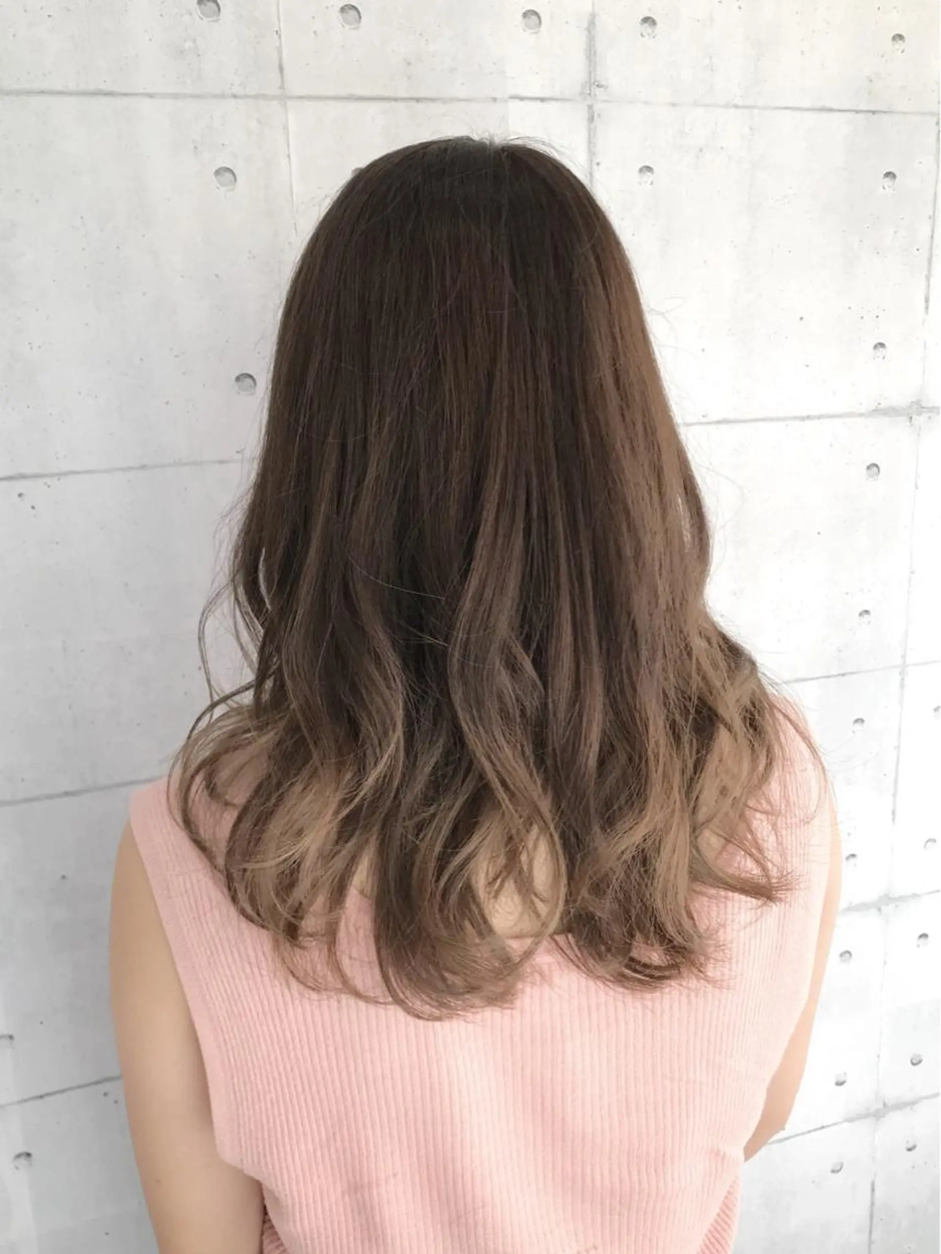 ミディアム カラー ベージュカラー ブリーチ グラデーションカラー 高木 麻知子のヘアスタイル