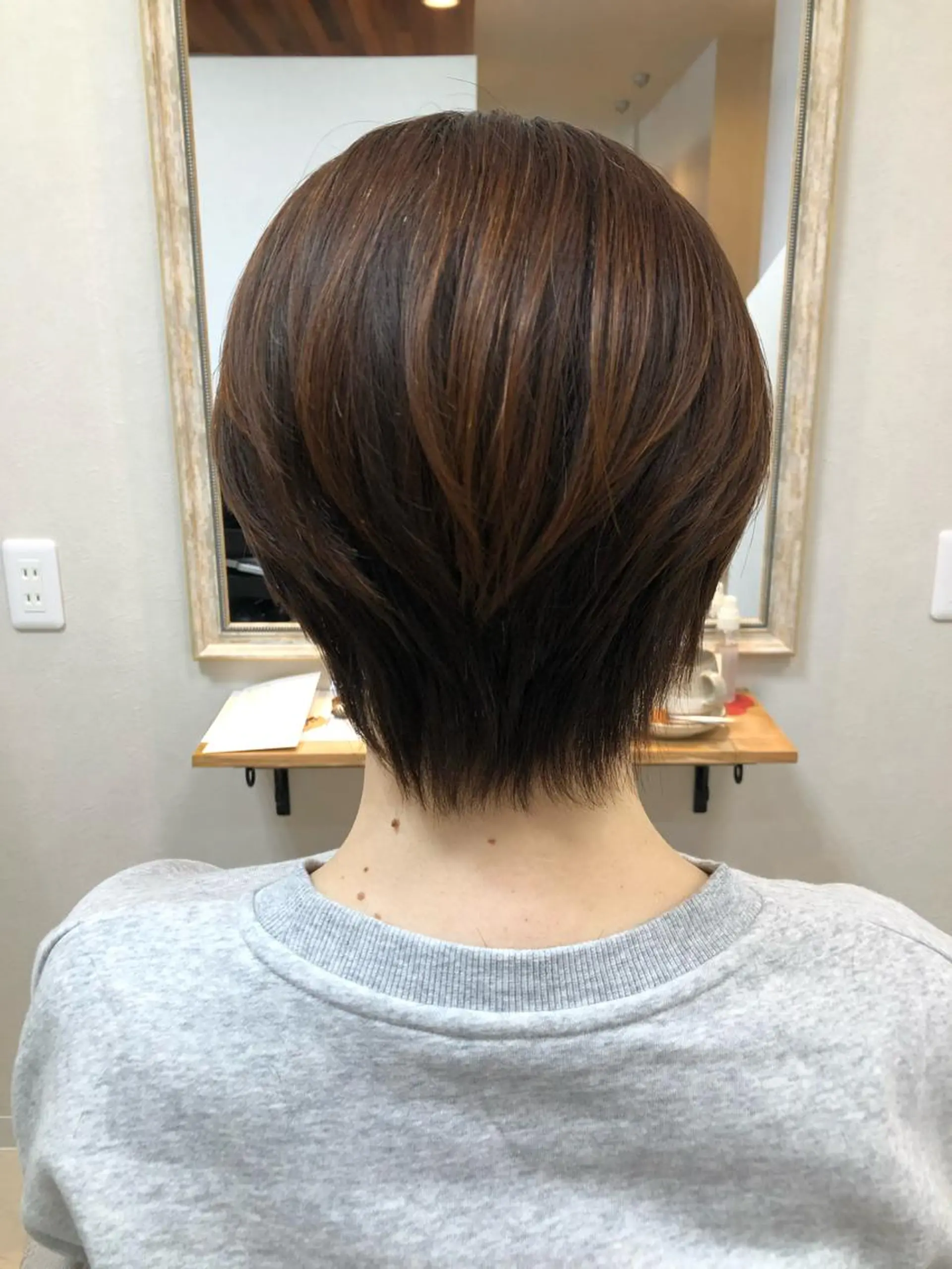 ショート くびれヘア ショートヘア カット ヘアカラー ショート/白髪ぼかし 君和田若菜のヘアスタイル