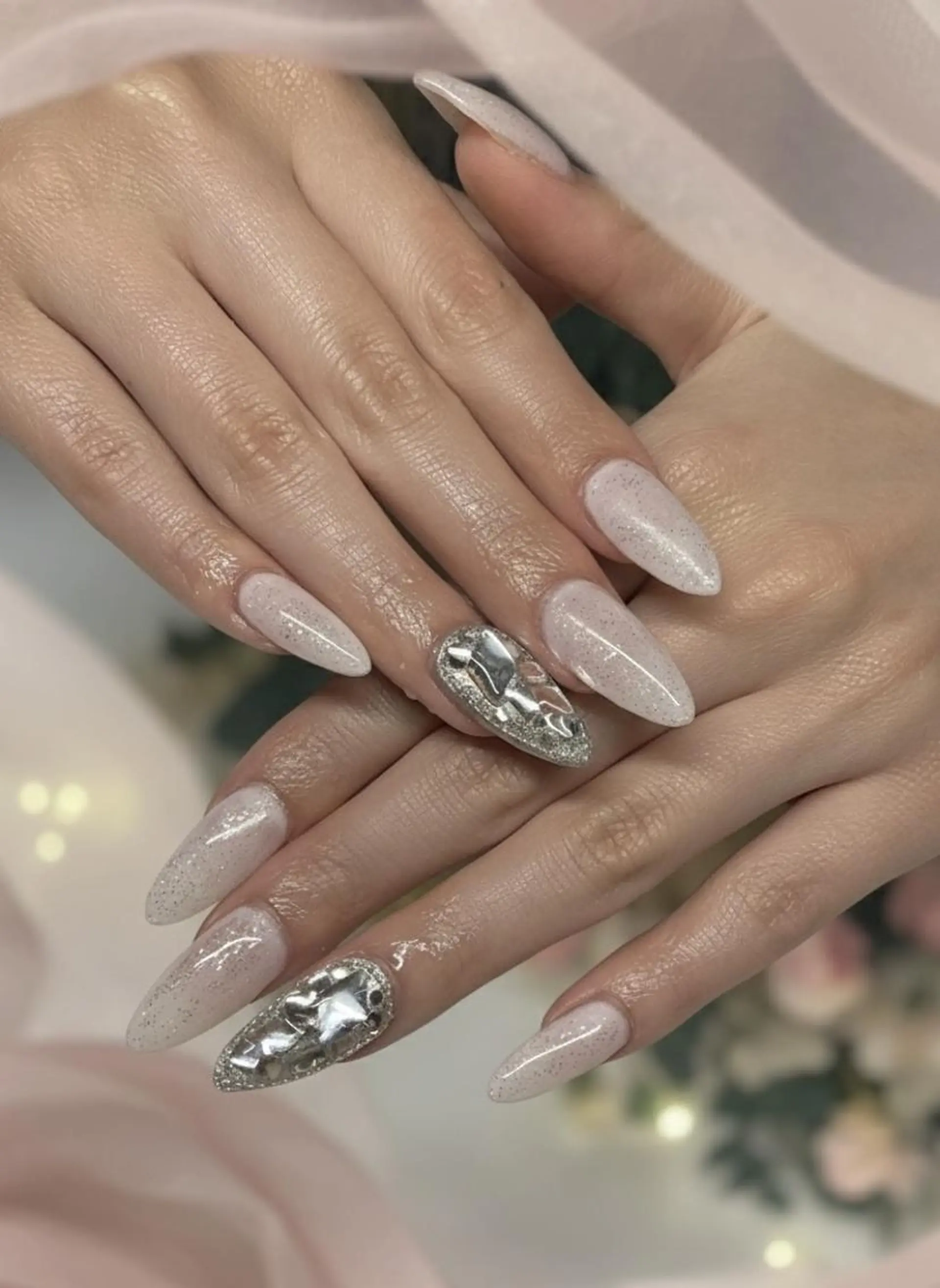 ネイル キラキラネイル ラメ(グリッター) ホワイト ハンドネイル 24時間営業 UNABOMBAのネイルデザイン