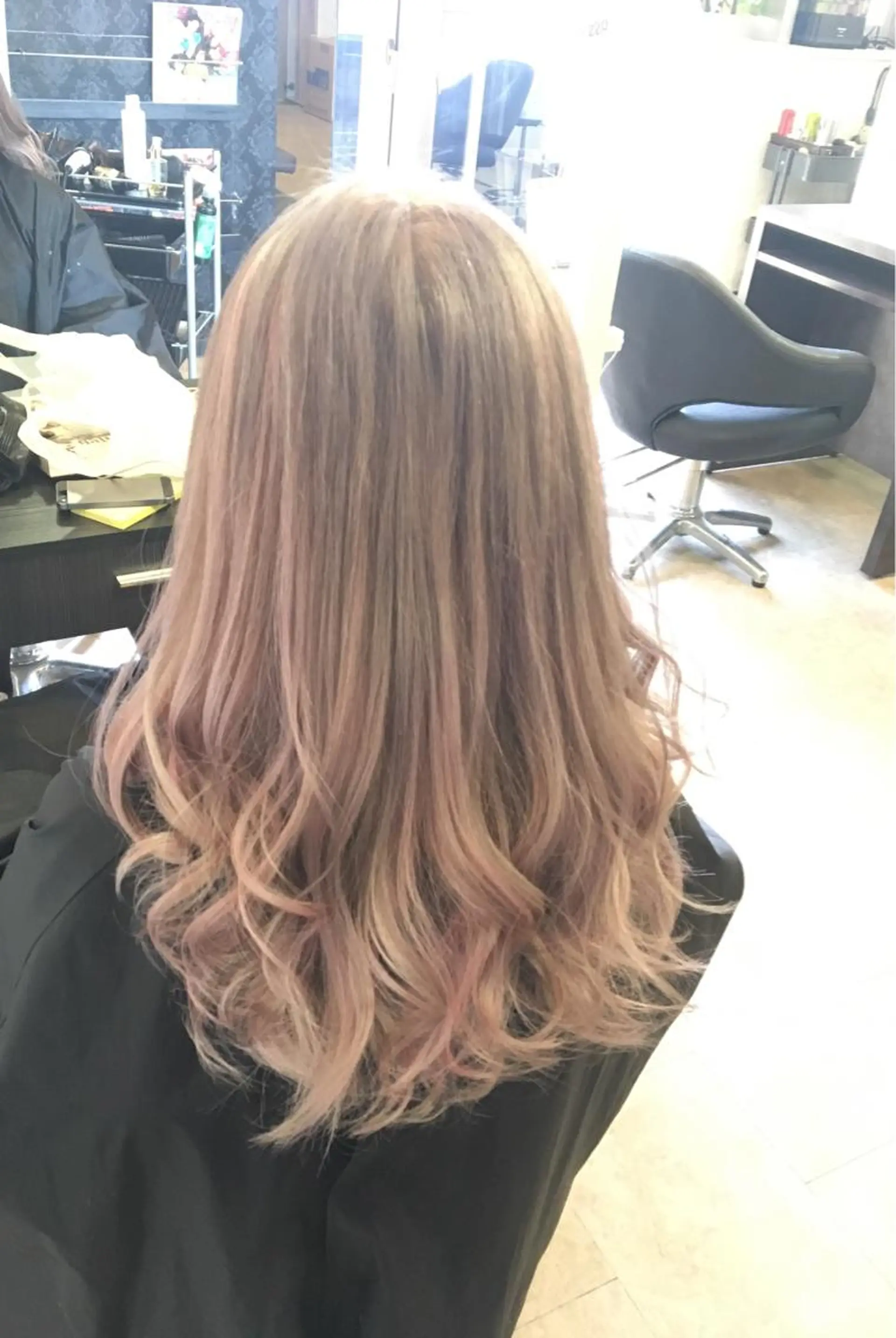 ロング カラー ベージュカラー メッシュ ピンクカラー 💓シールエクステ ルミエールのヘアスタイル