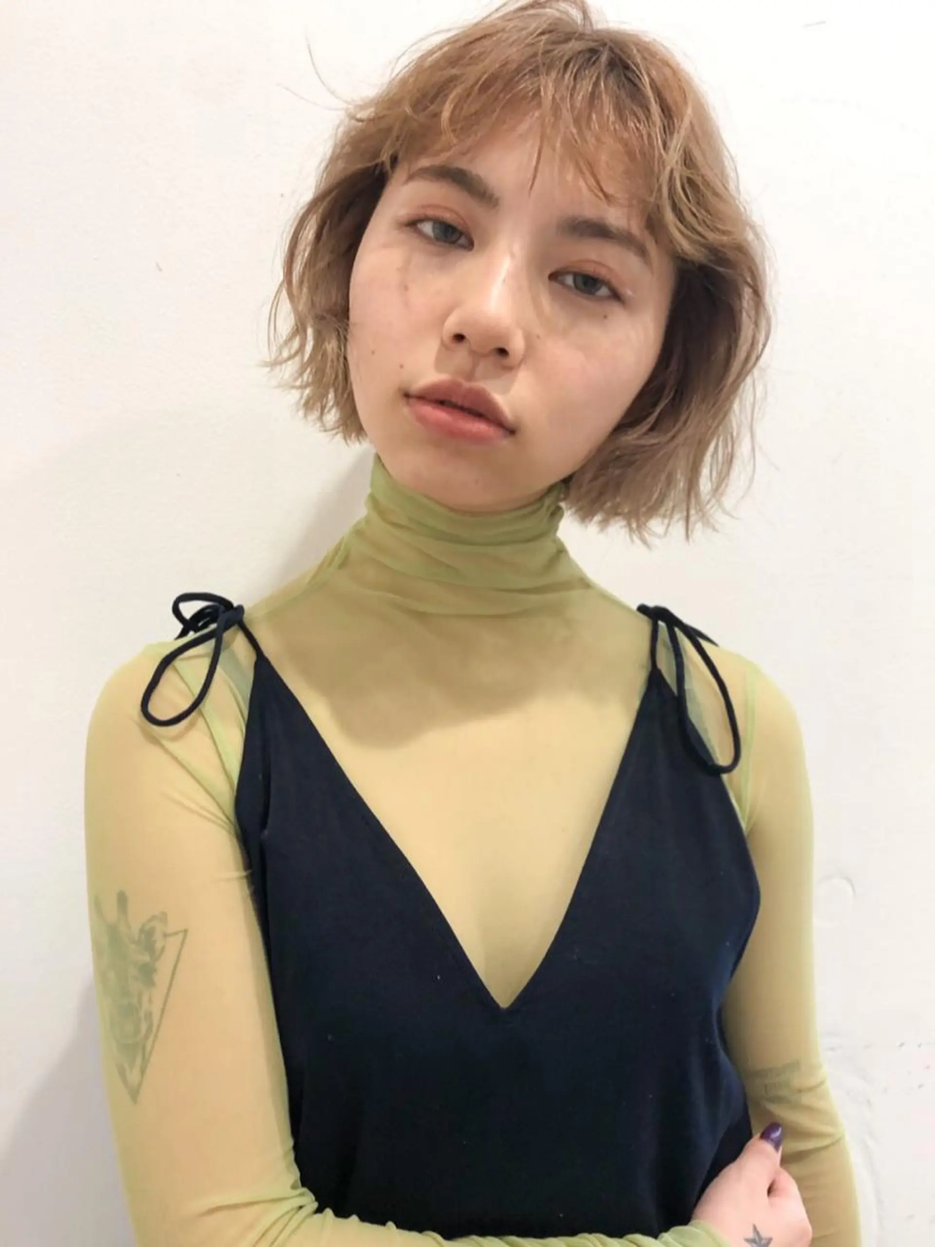 ショート カラー ベージュカラー ボブ くせ毛 カット ヘアカラー トリートメント Loom.所属・村上雅人 ナチュラルモードのヘアスタイル