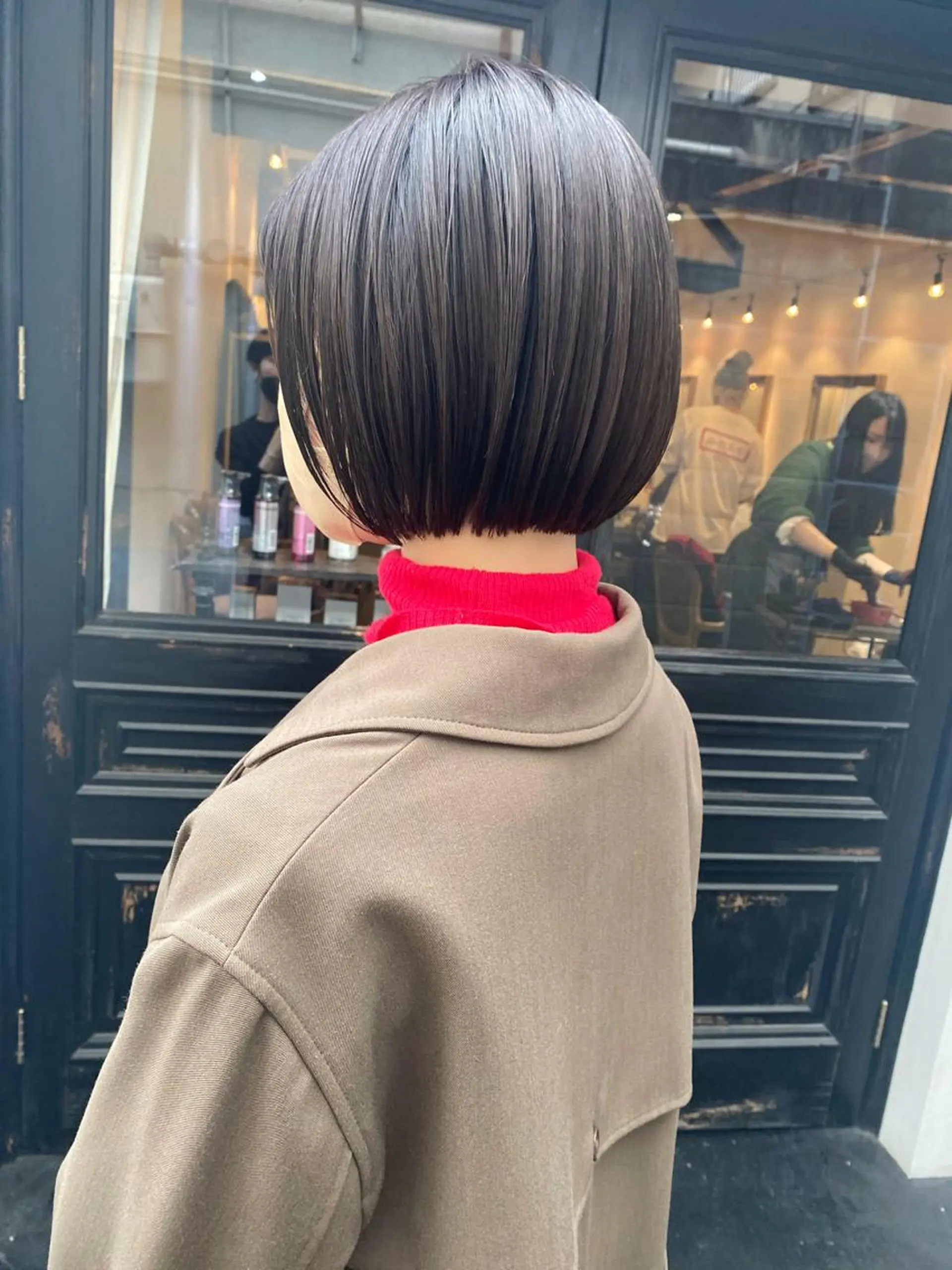 ショート カラー グレージュ ボブ tonari 梅田、中崎町のヘアスタイル