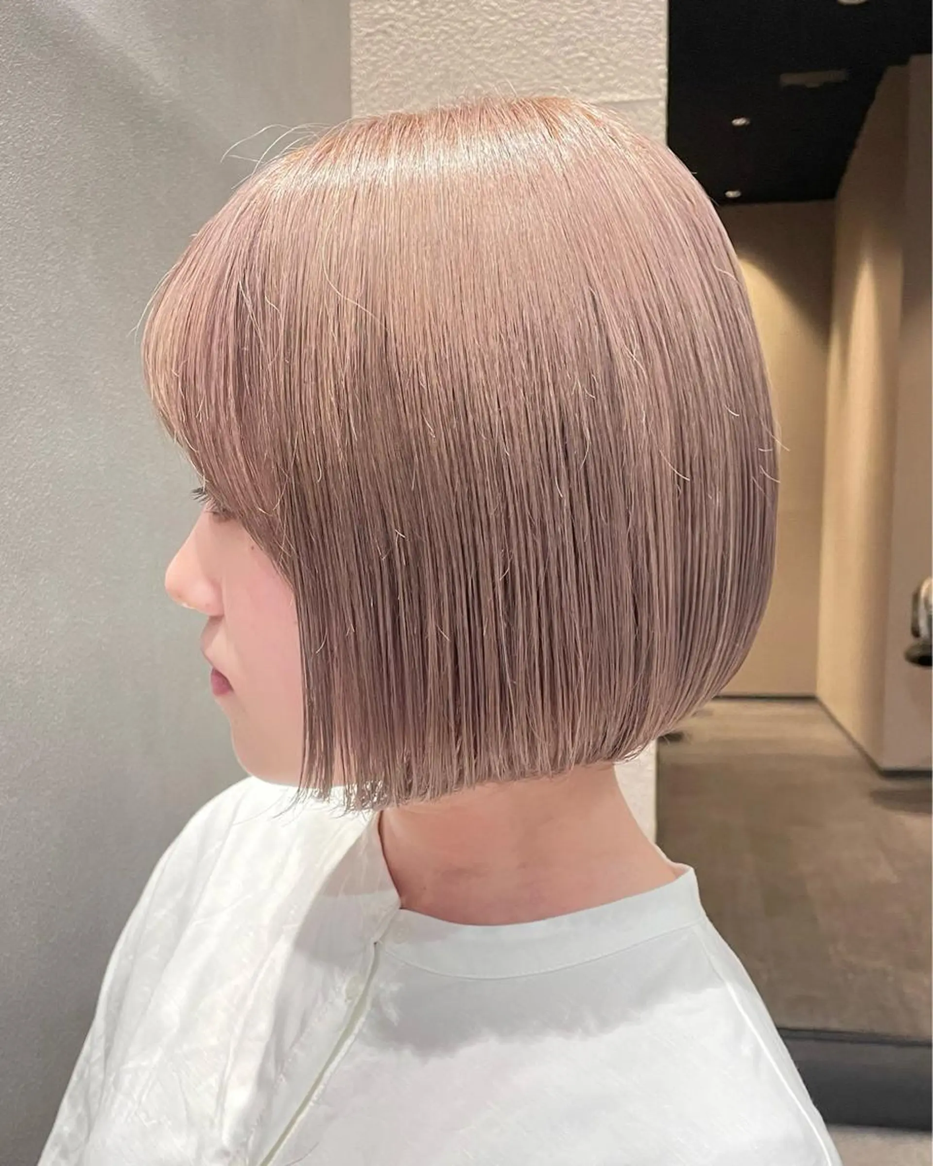 ショート カラー ブリーチ ハイトーンカラー ボブ カット ヘアカラー トリートメント ヘアセット EMANONシェアサロン心斎橋店所属・韓国メンズヘア　ミル クティボブ　足立佳代のヘアスタイル