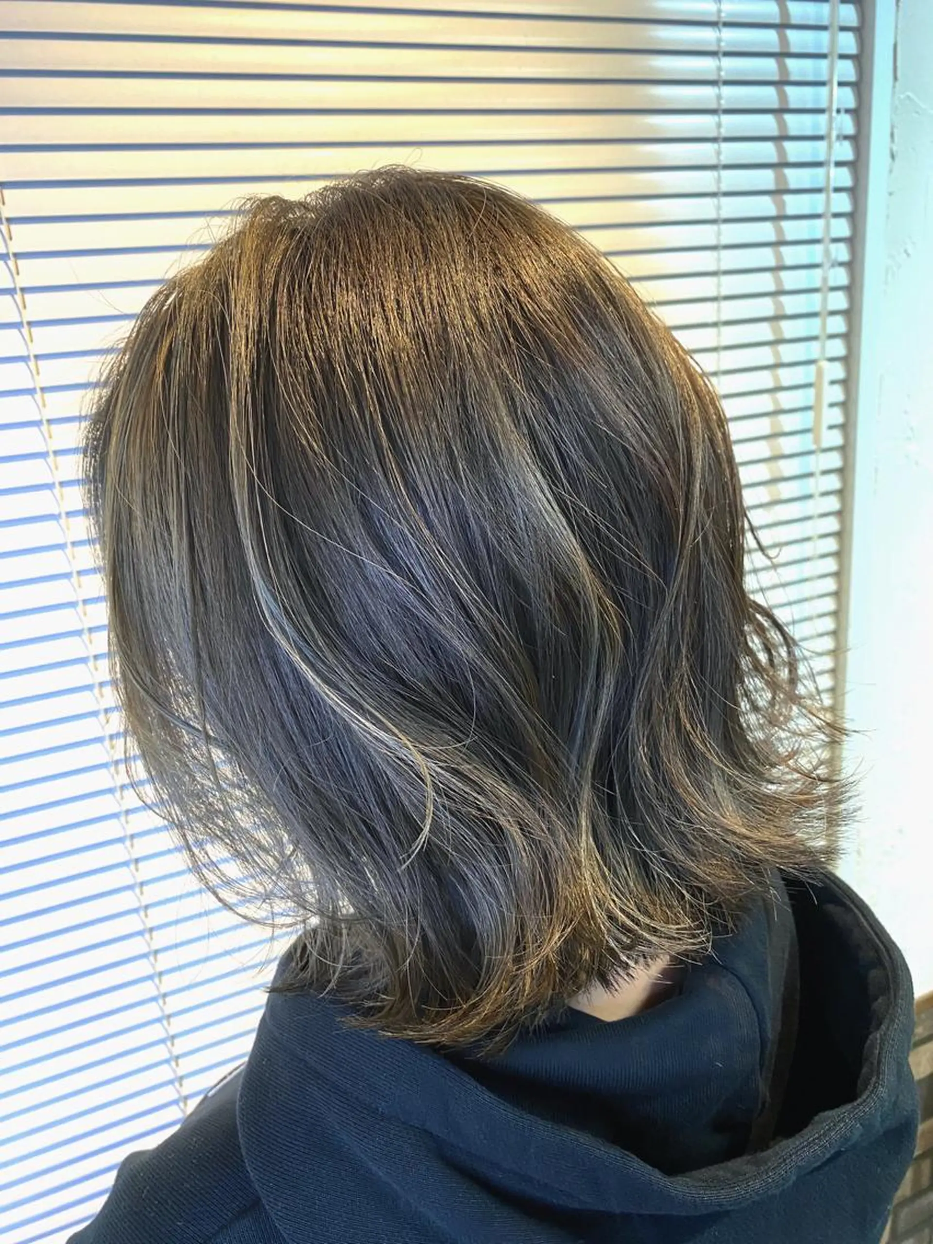 ミディアム パーマ ハイライト 外ハネヘア 髪質改善/レイヤー ストウシンゴのヘアスタイル