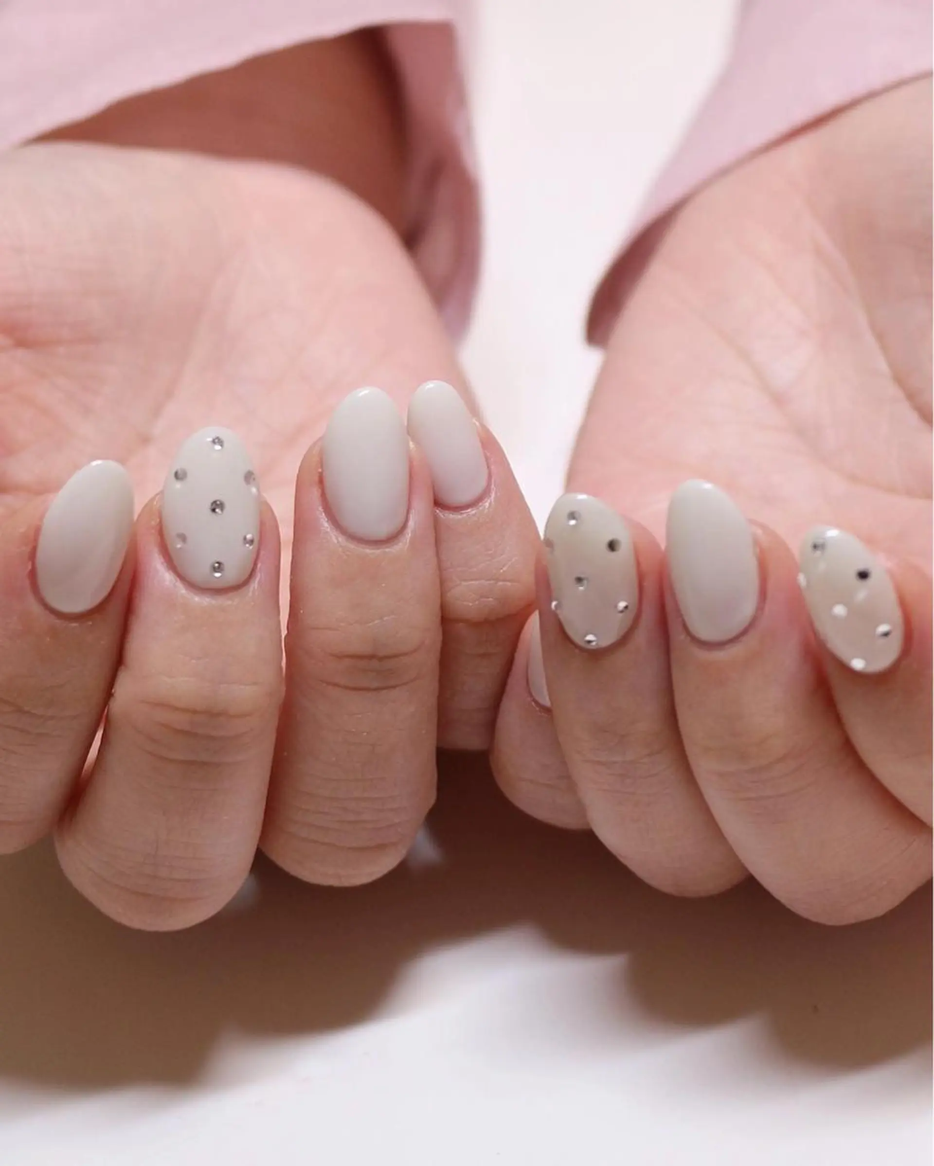 ネイル オフィスネイル シンプルネイル ホワイト Baku Nailsのネイルデザイン