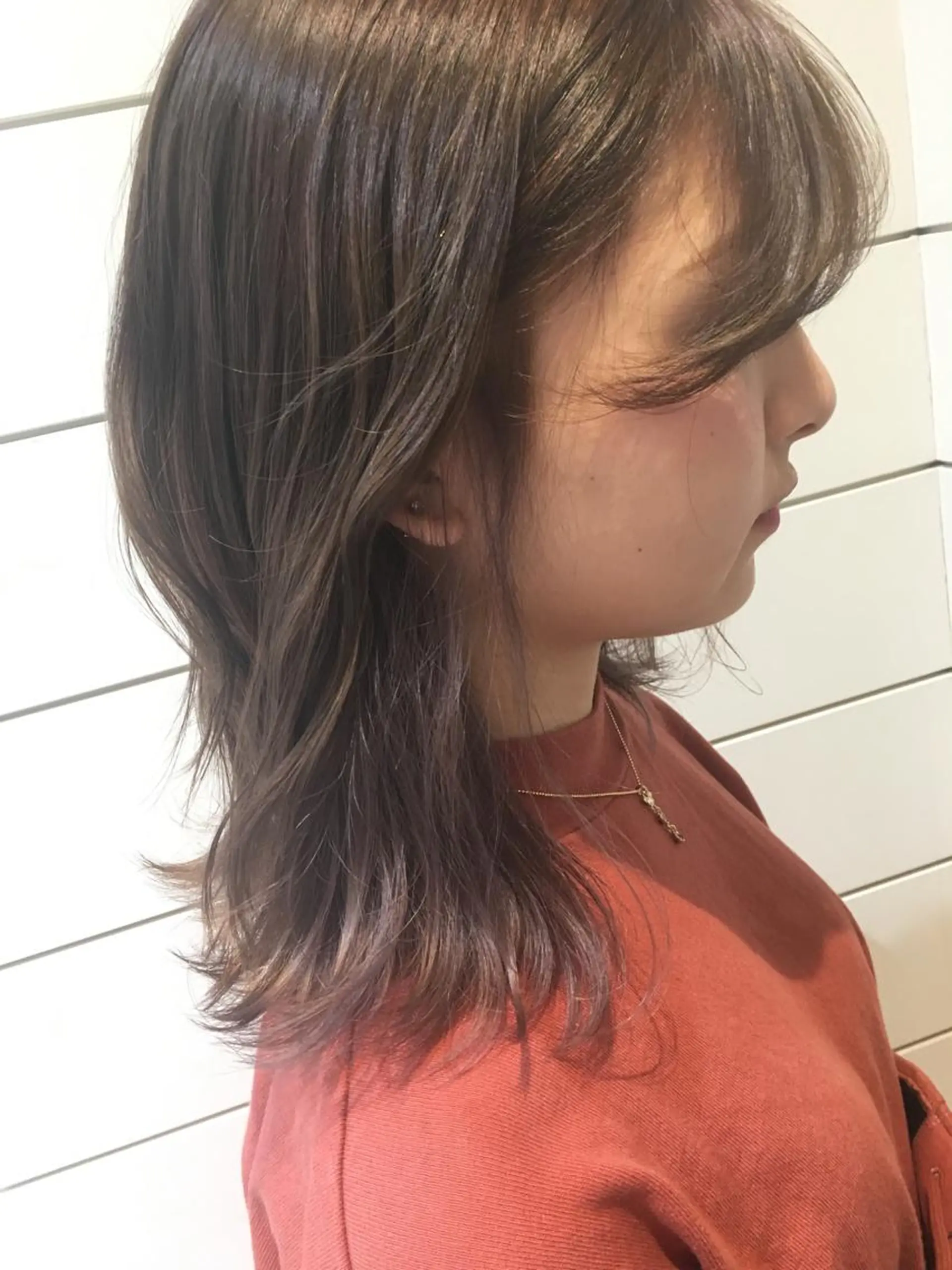 ミディアム カラー アッシュ パープルカラー パープルアッシュ 鍵山 千秋のヘアスタイル