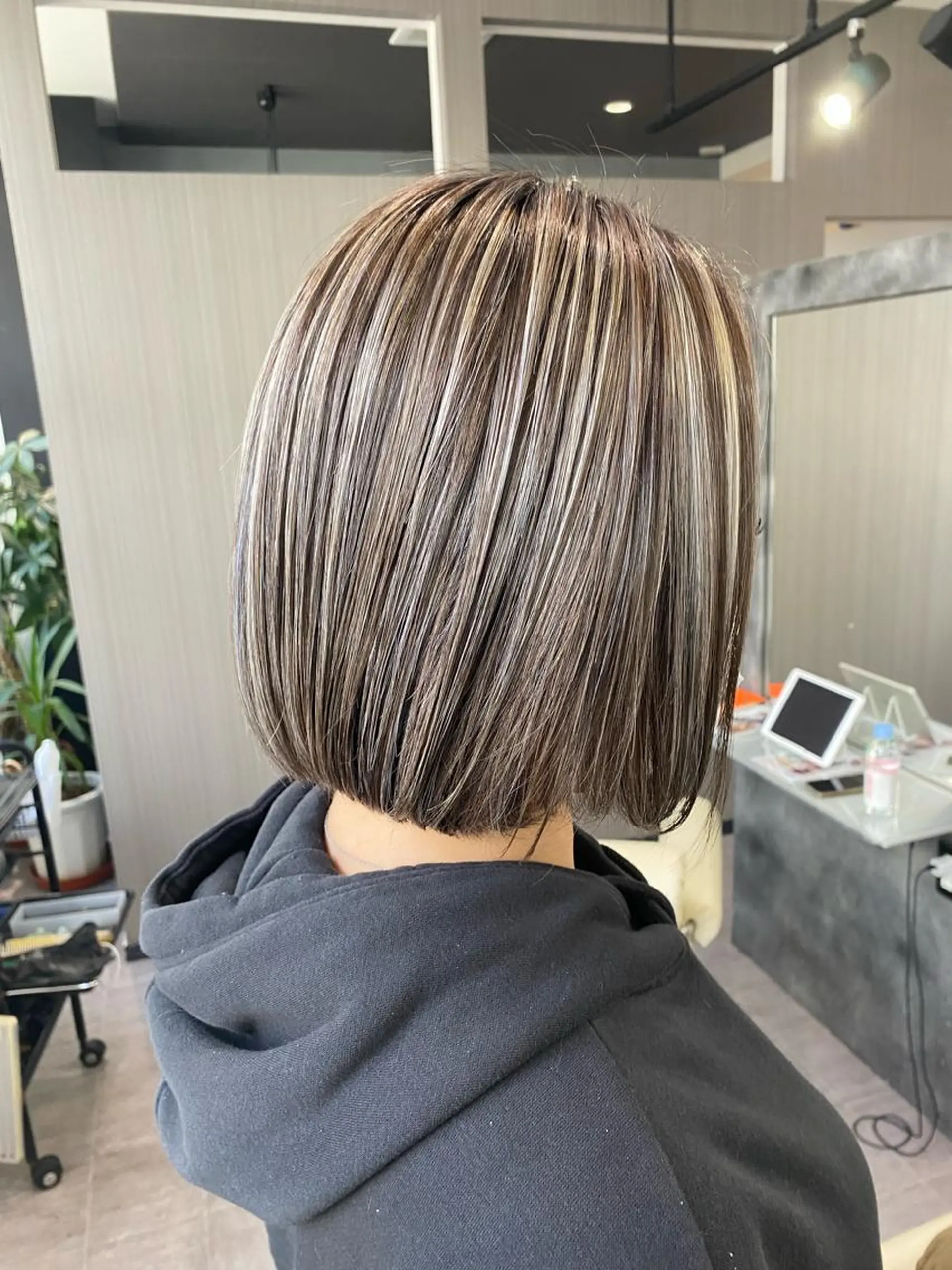 ミディアム カラー hair make huit8所属・ハイライト&ブリーチ 💇🏼‍♀MAHOのヘアスタイル