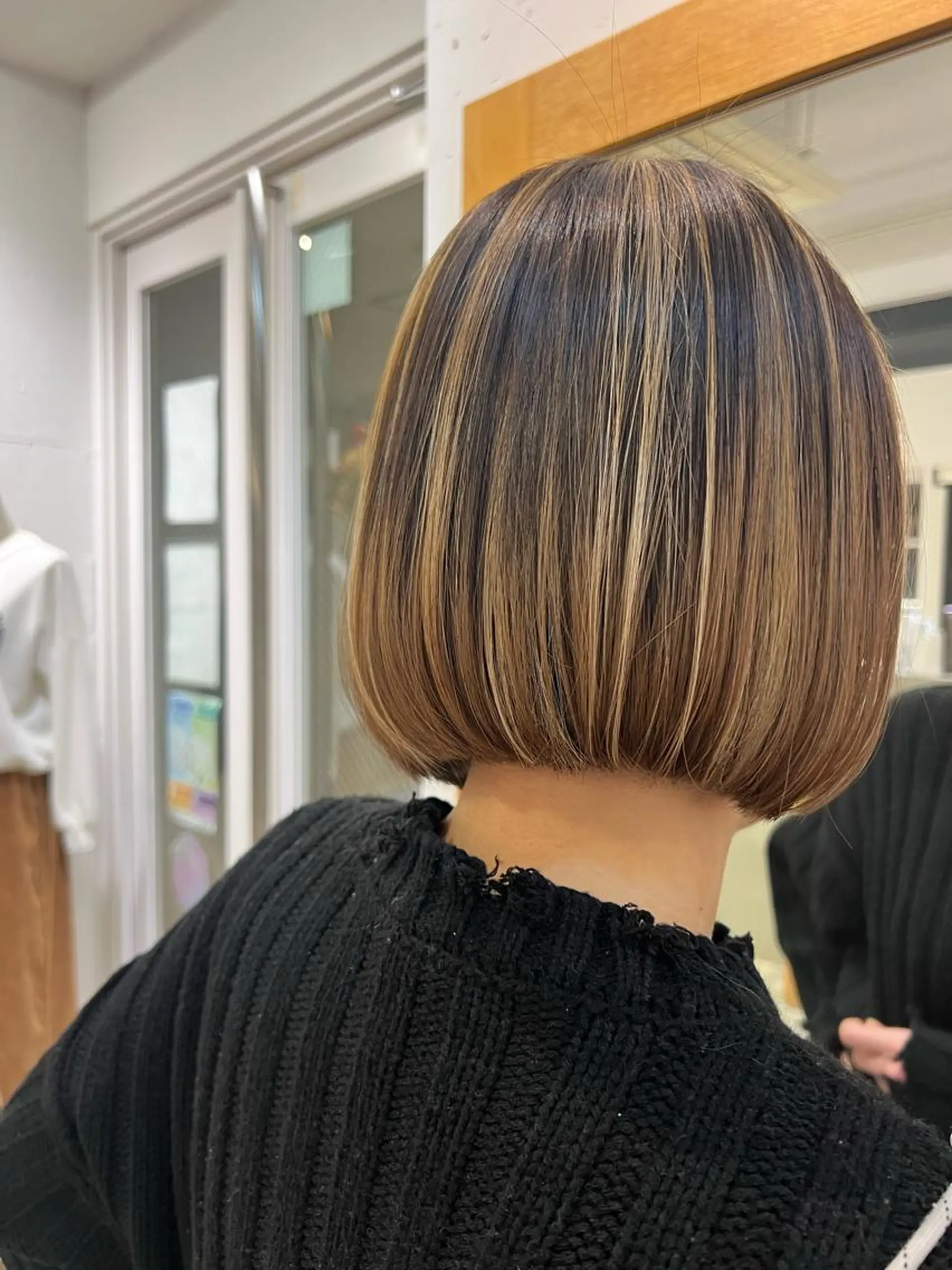 ショート ボブ ハイライト R hair salon所属・本田 静莉奈のヘアスタイル