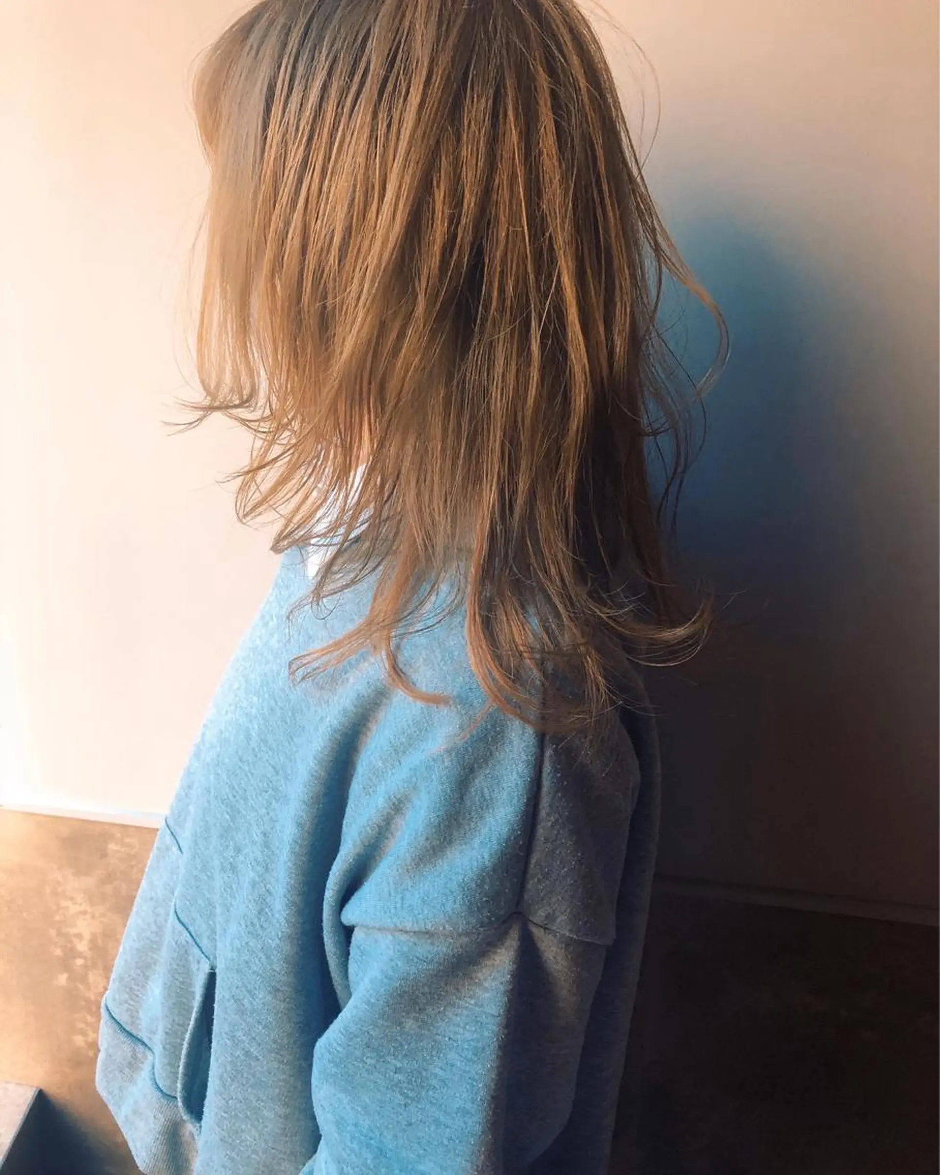 ミディアム ケアブリーチ/ エクステ/レイヤーのヘアスタイル