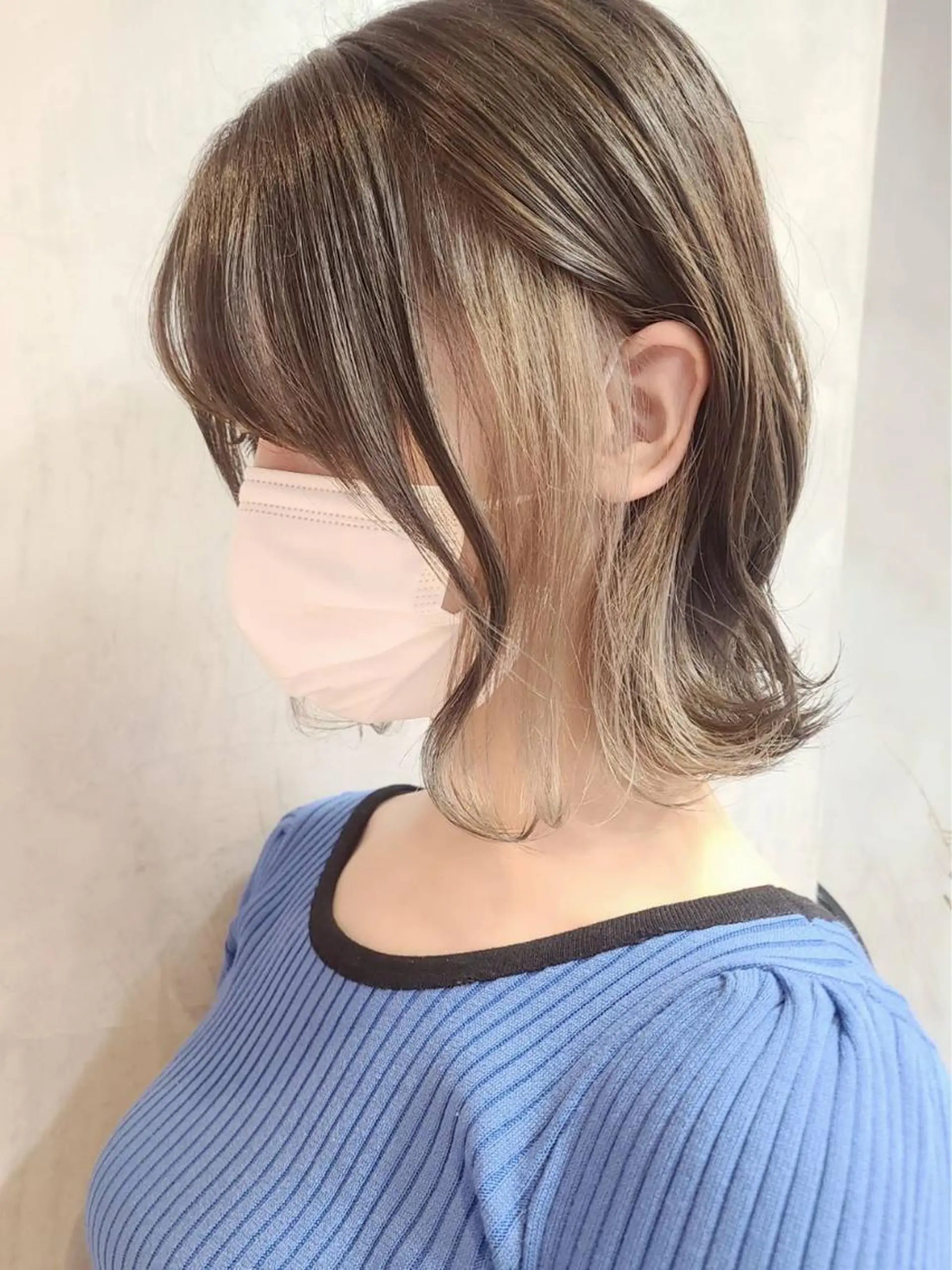 ミディアム カラー ベージュカラー インナーカラー ボブ 外ハネヘア ヘアカラー 仲井間　賢雄 fifthのヘアスタイル