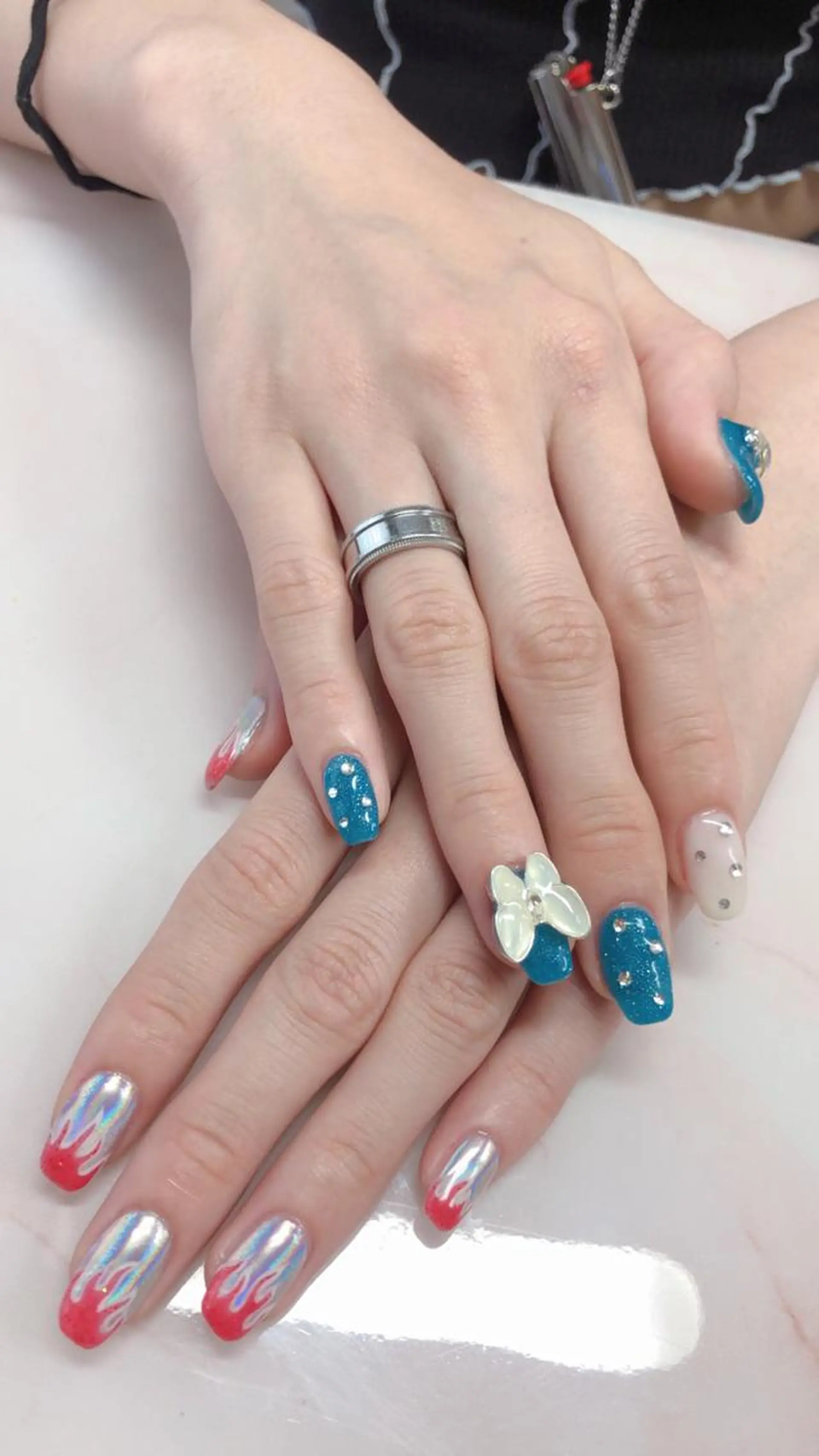 ネイル ハンドネイル ハンドケア ハク キのネイルデザイン