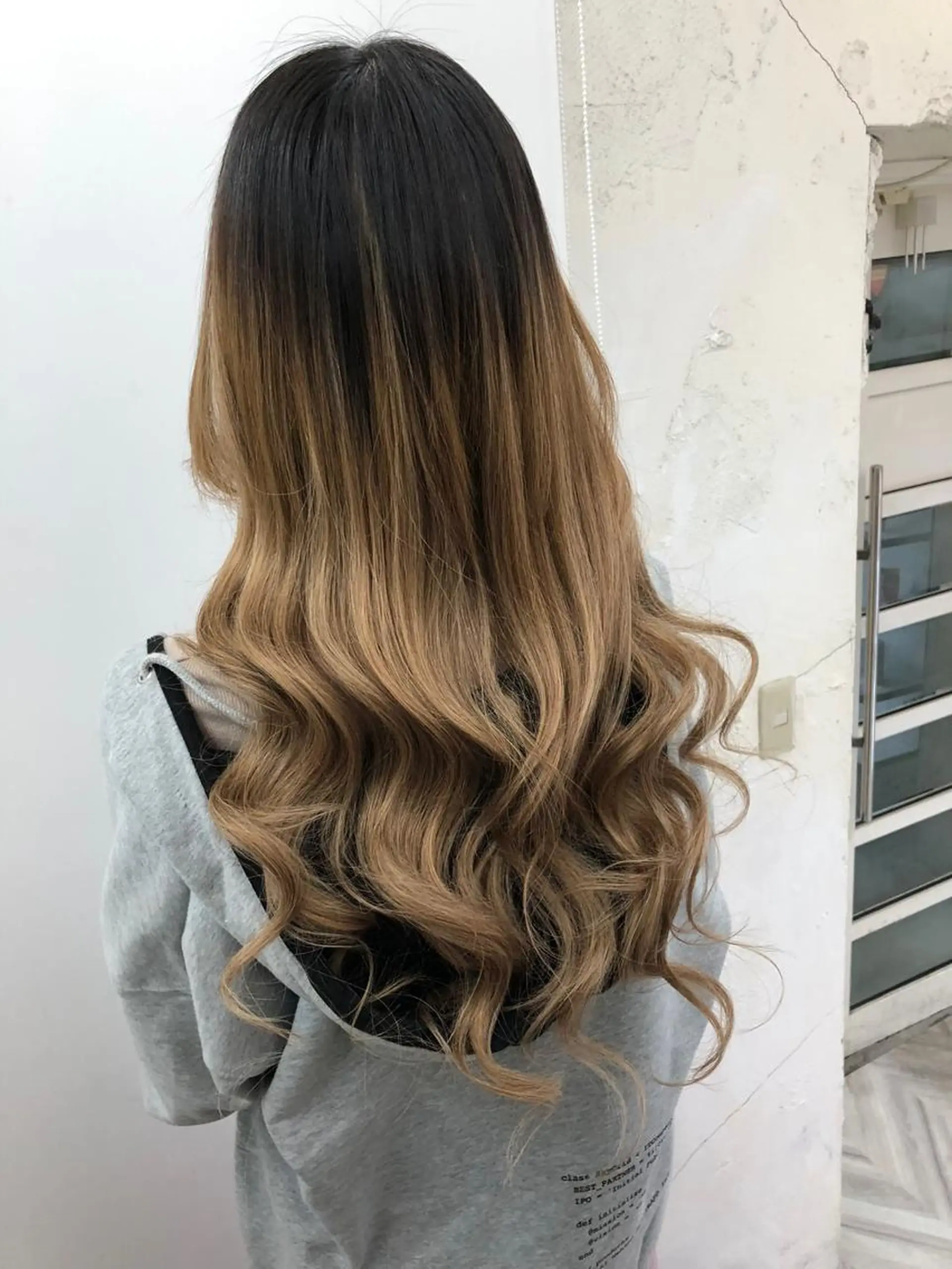 ロング カラー シールエクステ バレイヤージュ ブリーチ ハイトーンカラー エクステ alpha. カラーエクステ下妻のヘアスタイル