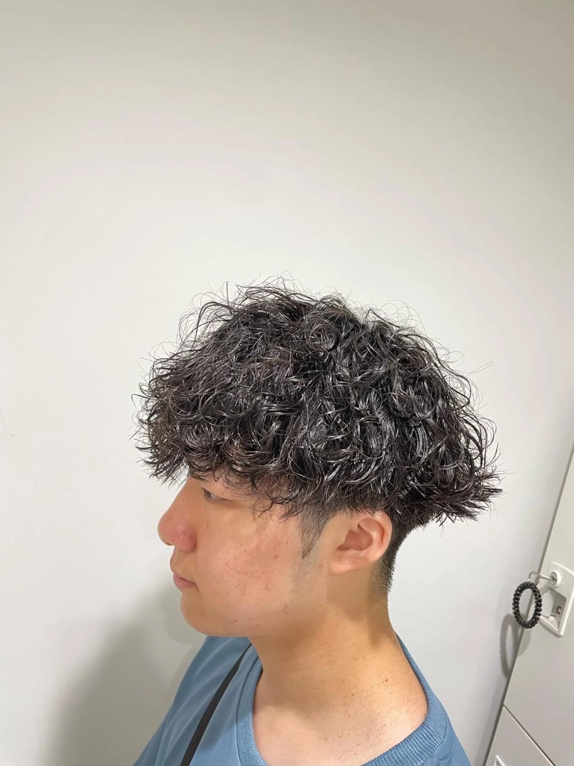 ショート パーマ ヘアアレンジ メンズ メンズパーマ 顔まわりカット の達人のヘアスタイル
