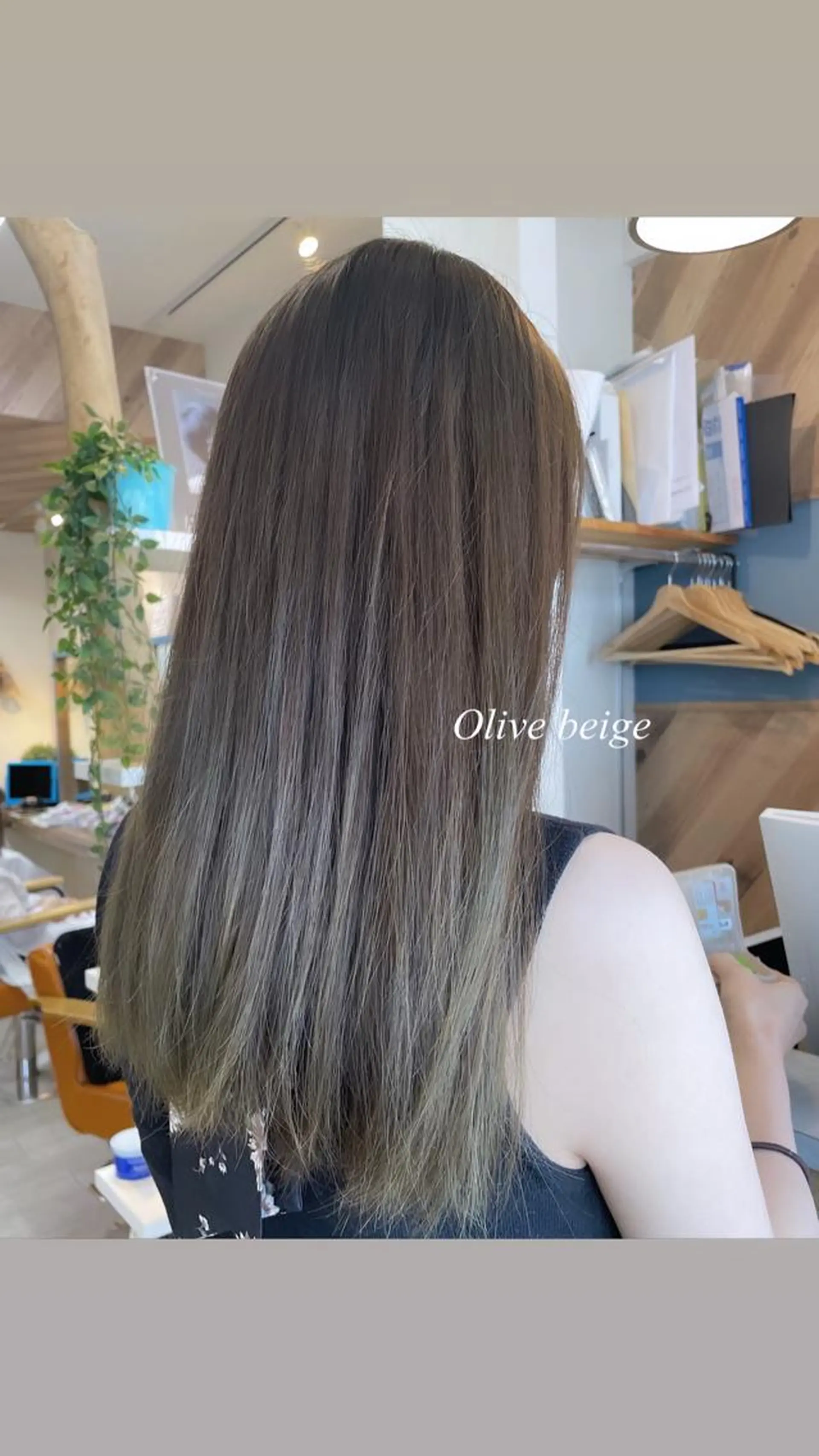 セミロング カラー オリーブカラー カワシマ セイカのヘアスタイル