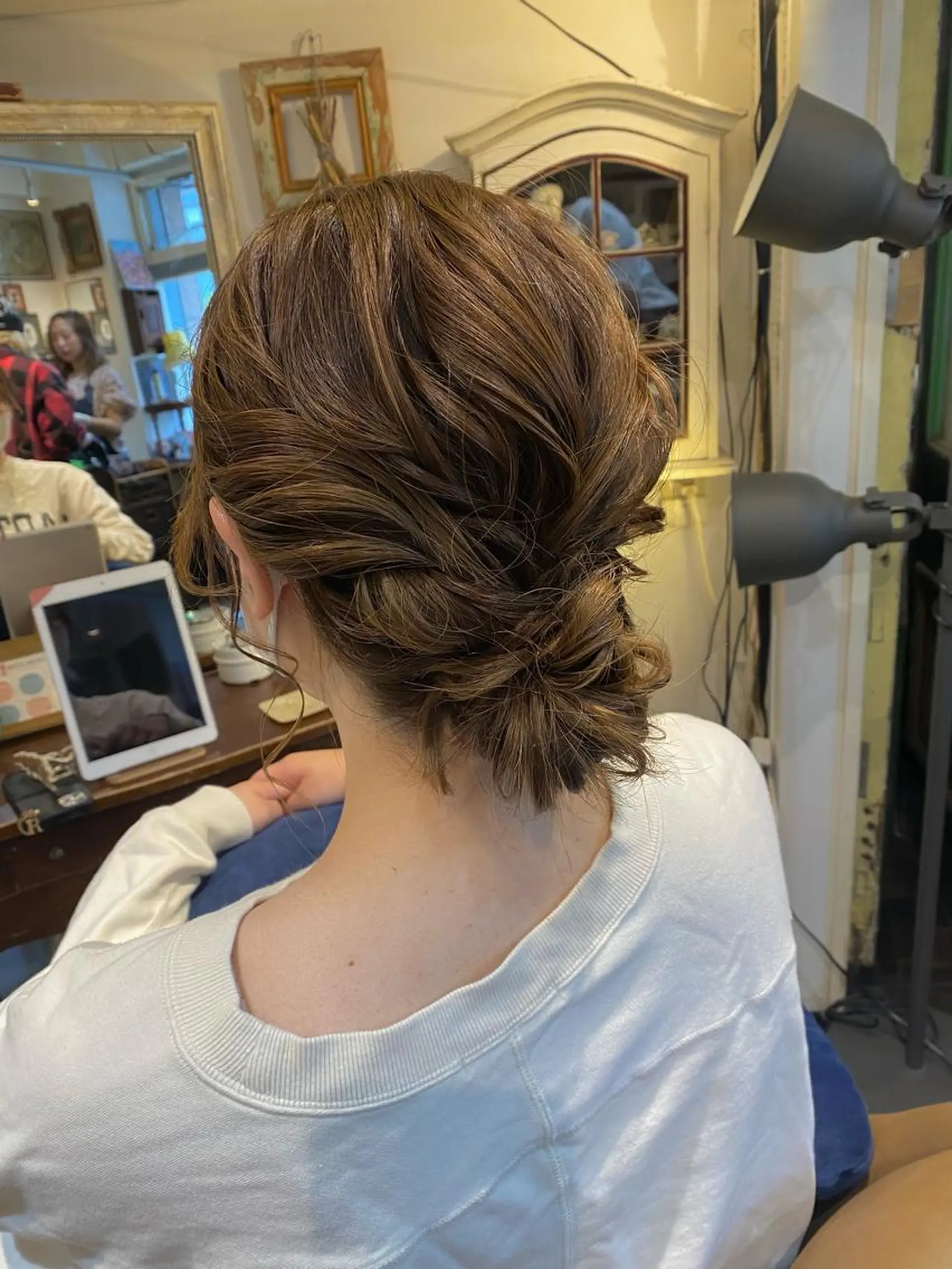 ミディアム ヘアセット ヤスザトアヤノ ／レイヤー／オリーブのヘアスタイル