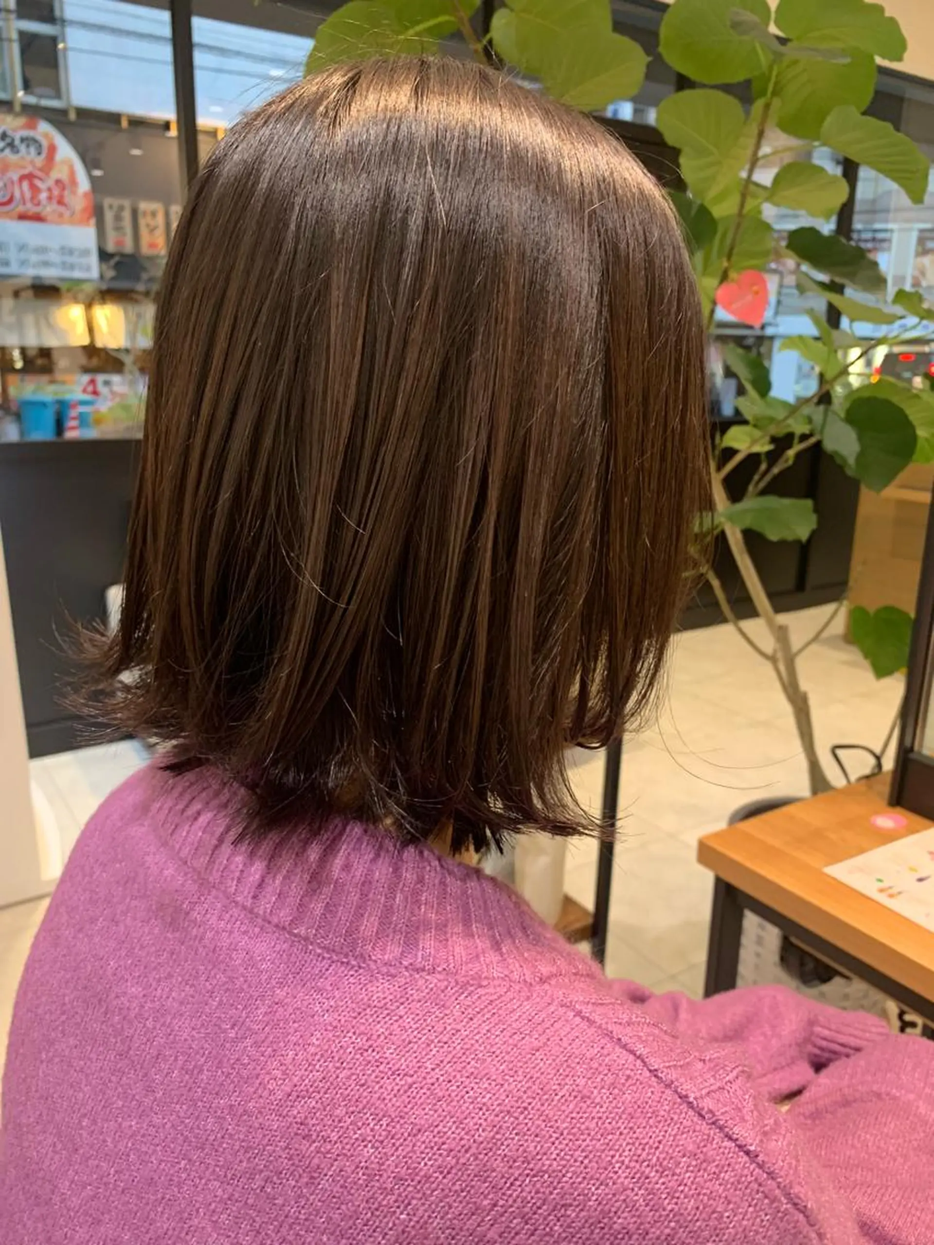 ミディアム 切りっぱなしボブ ボブ 外ハネヘア カット トリートメント ヘッドスパ 近 紗理奈のヘアスタイル