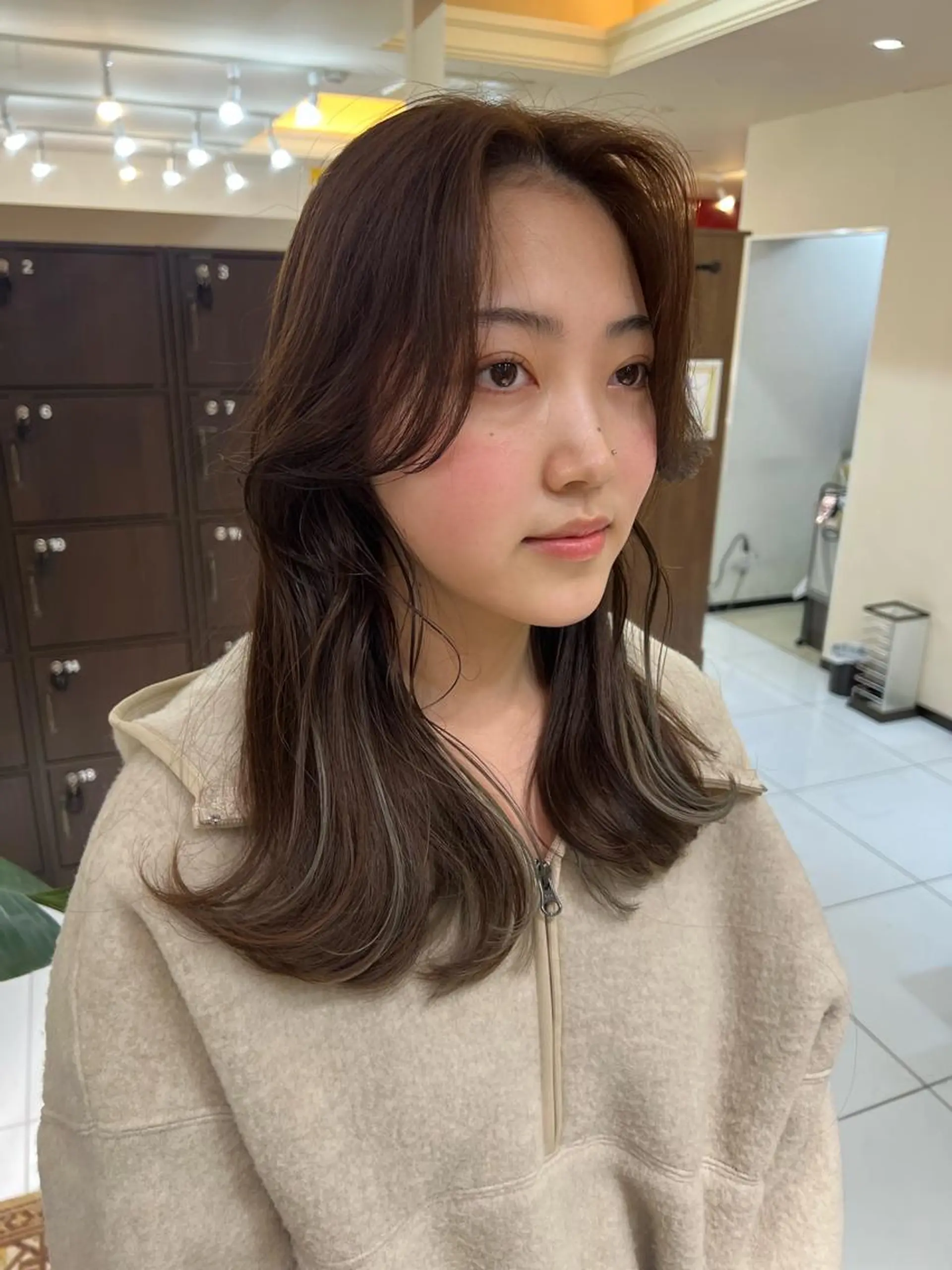 セミロング カラー ベージュカラー オリーブベージュ 【韓国風くびれヘア】 joule小木曽輝のヘアスタイル