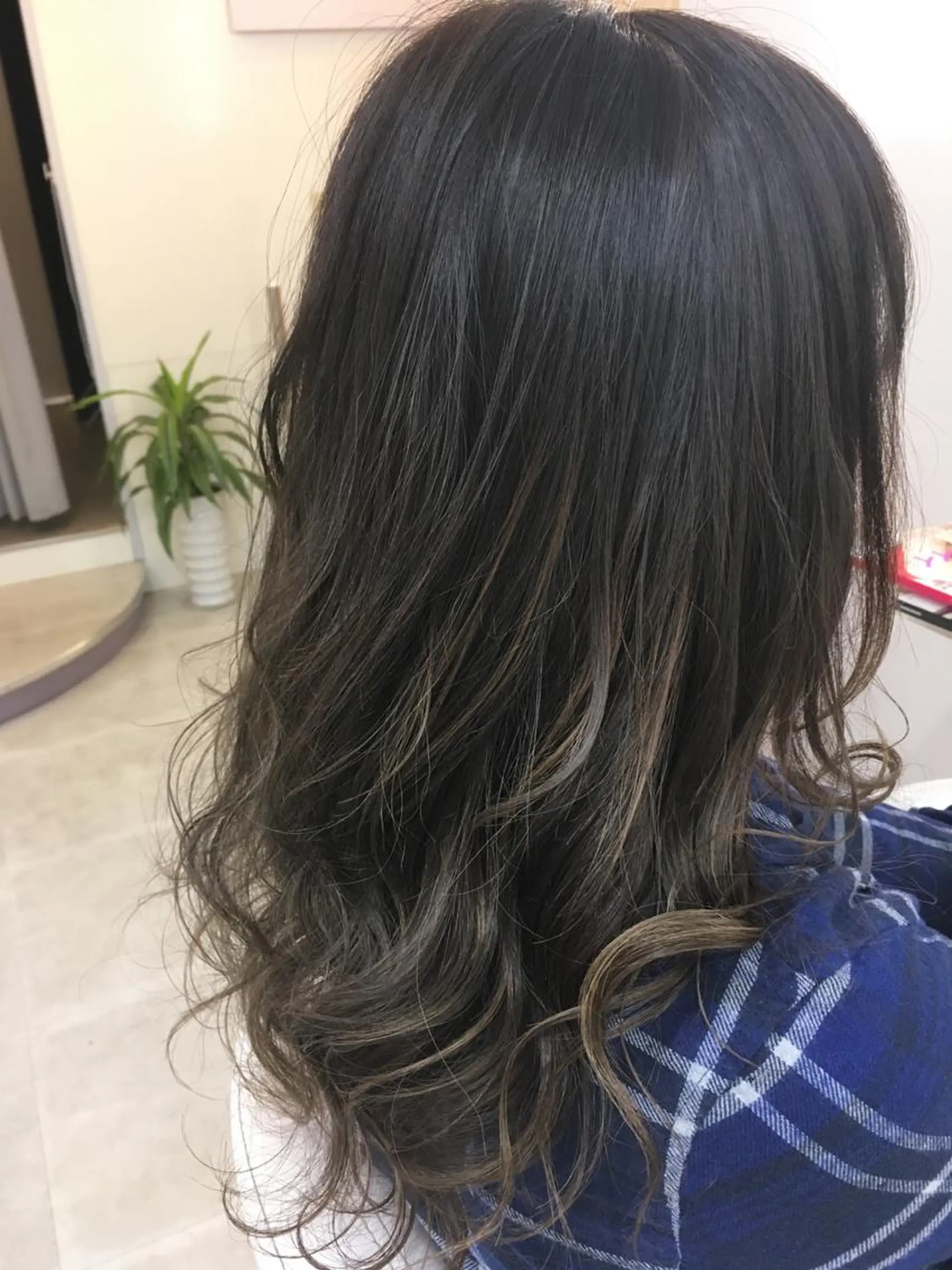 セミロング カラー グラデーションカラー ハイライトカラー ハイライト 髪質改善 中川　翔のヘアスタイル