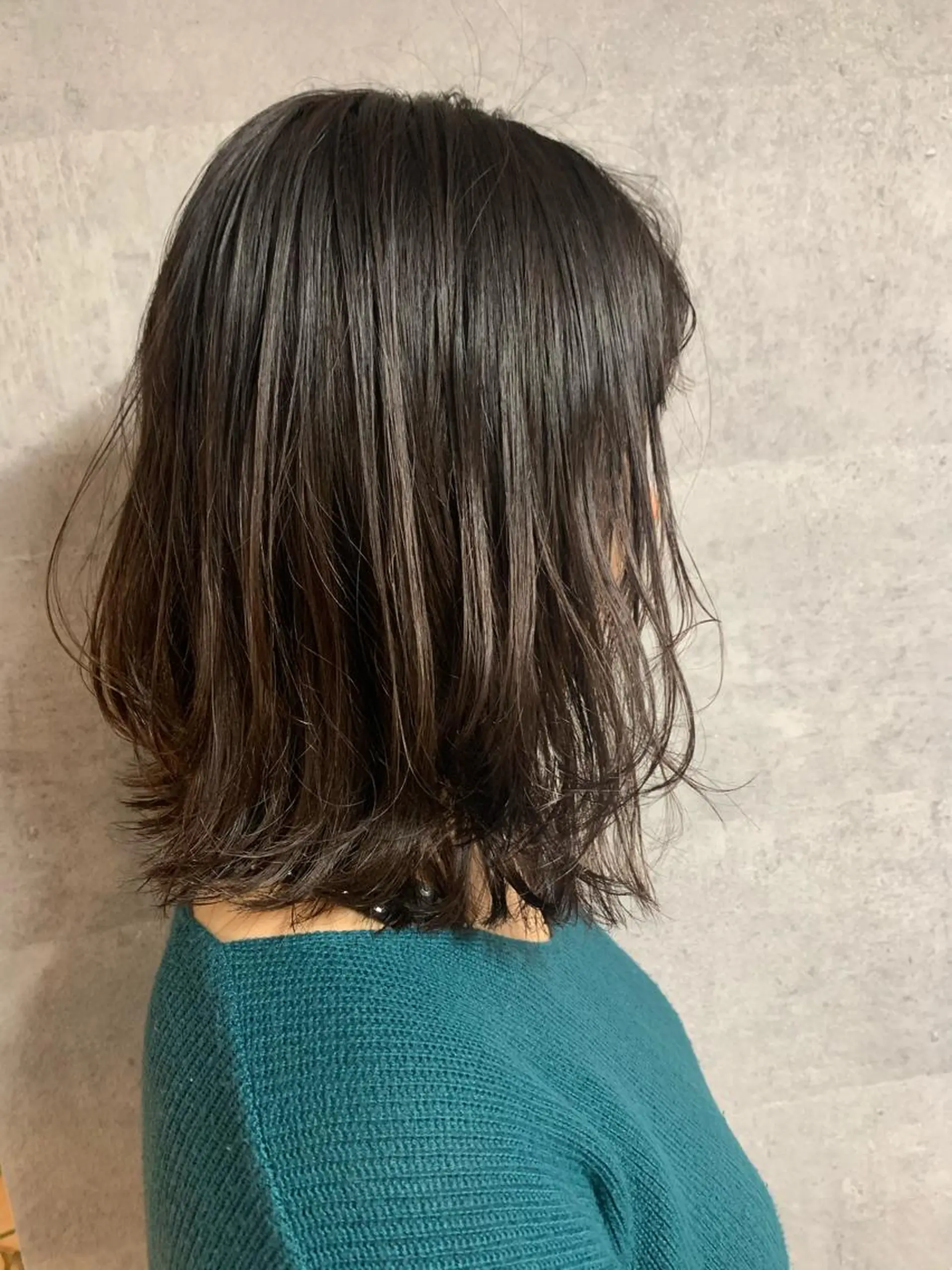 セミロング 島守 桃香のヘアスタイル