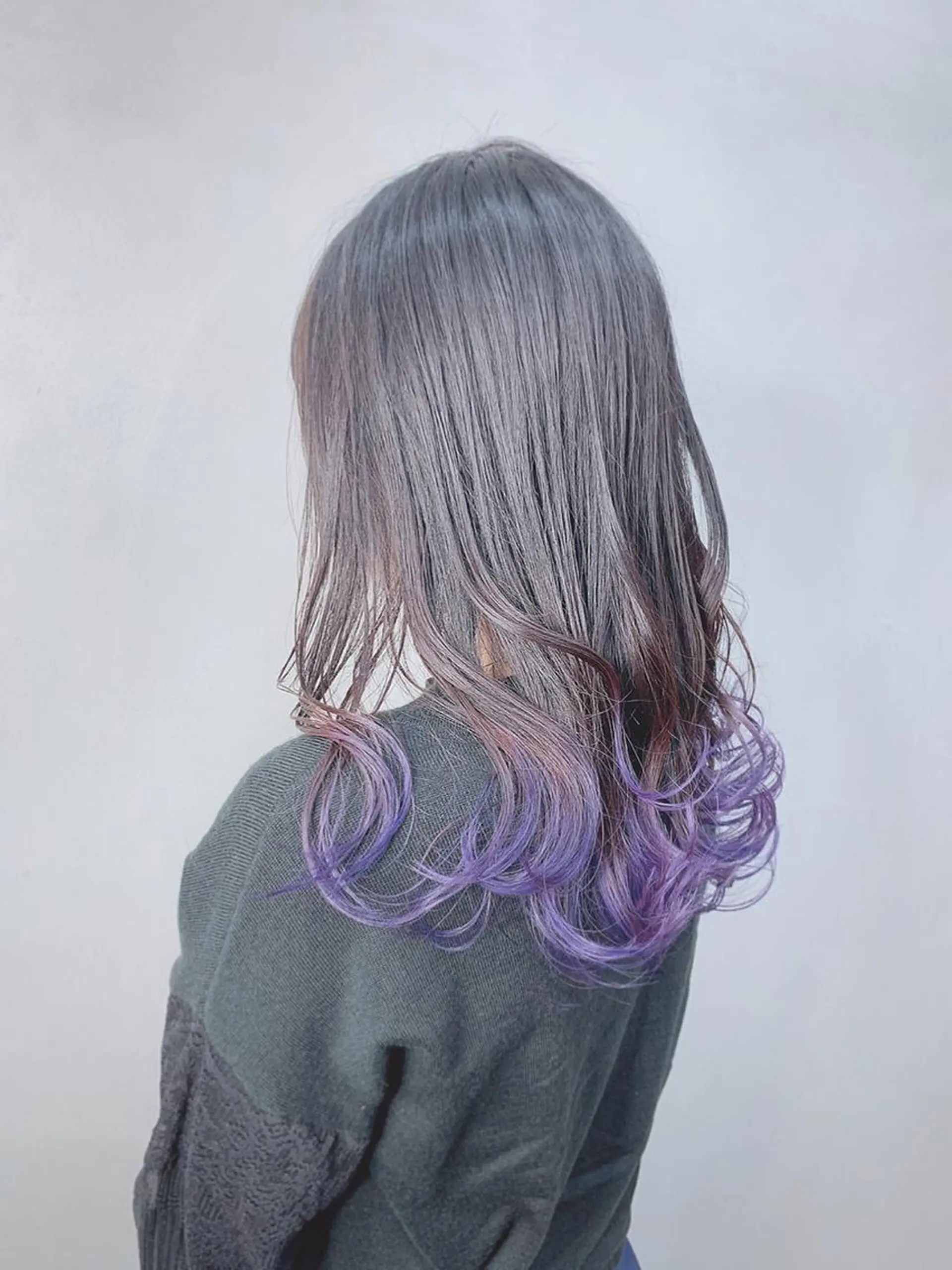 セミロング パープルカラー siun.シウン　京都駅前所属・木下 旬起のヘアスタイル